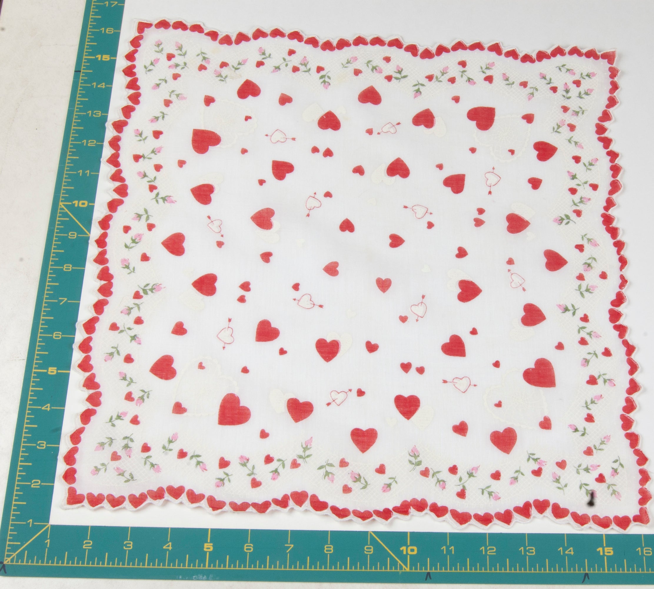 Heart/Valentines vintage handkerchief - h0002