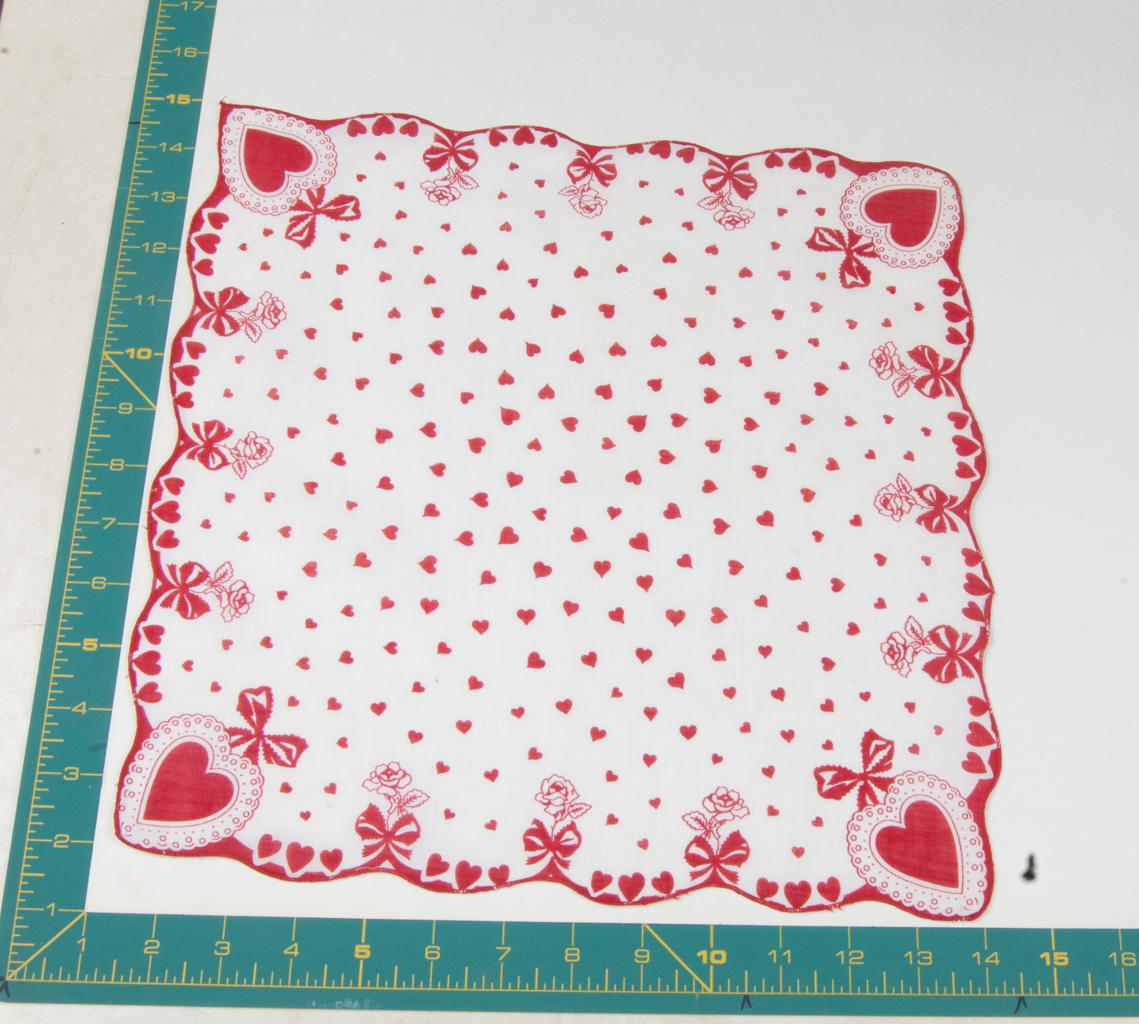 Heart/Valentines vintage handkerchief - h0006