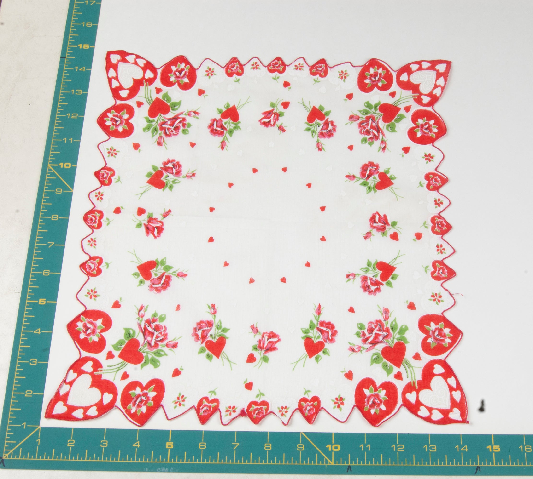Heart/Valentines vintage handkerchief - h0008