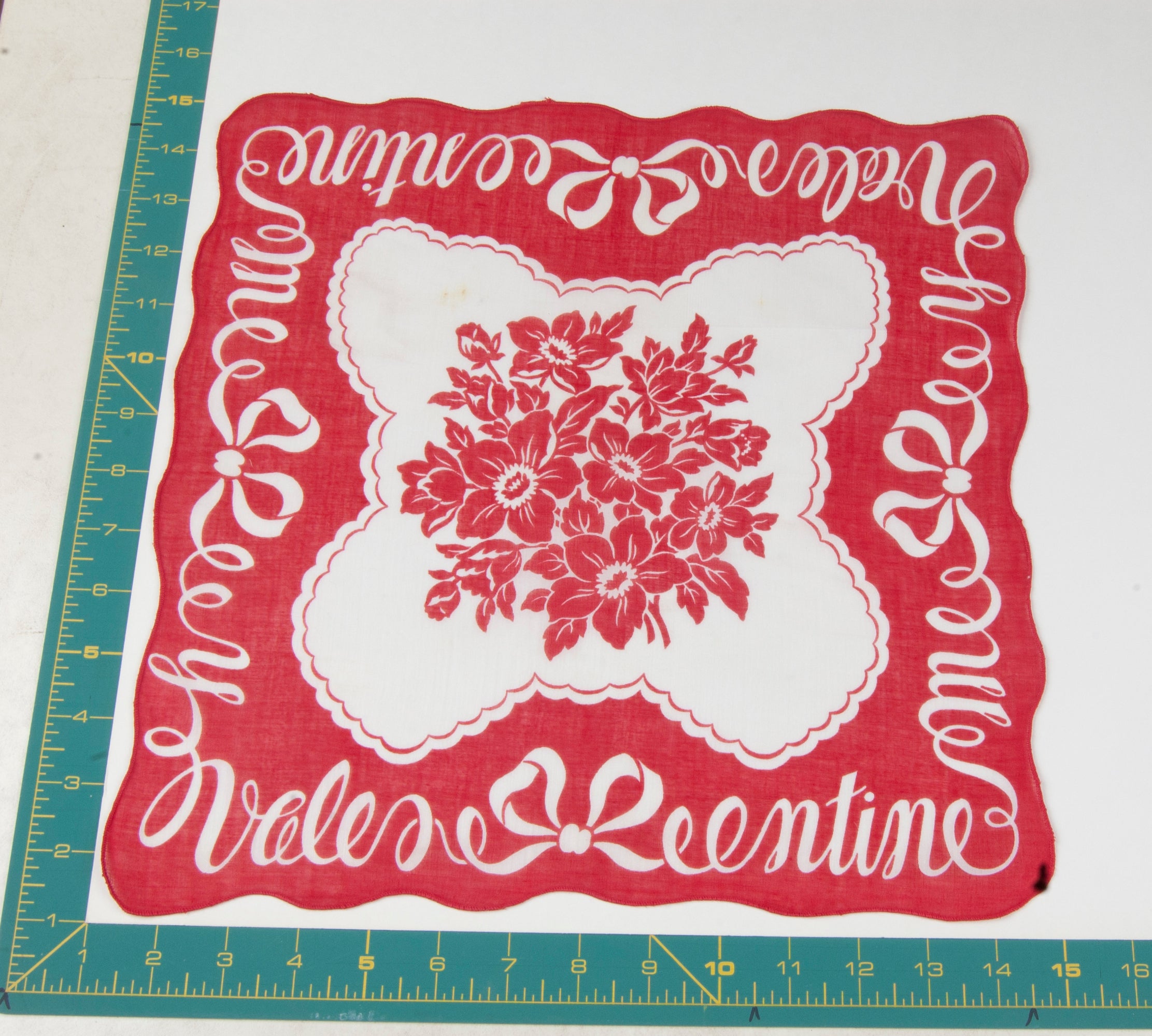 Heart/Valentines vintage handkerchief - h0009