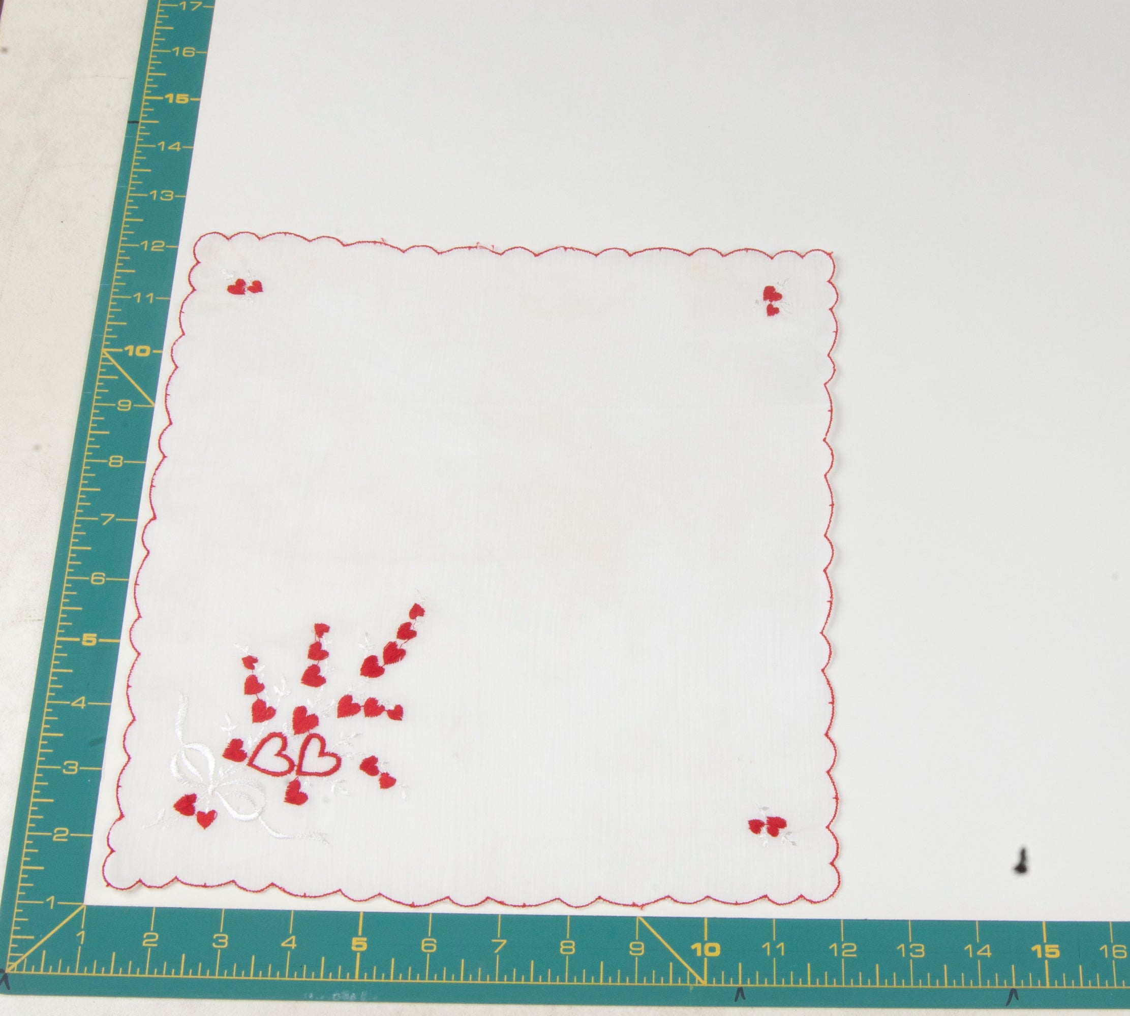 Heart/Valentines vintage handkerchief - h0013