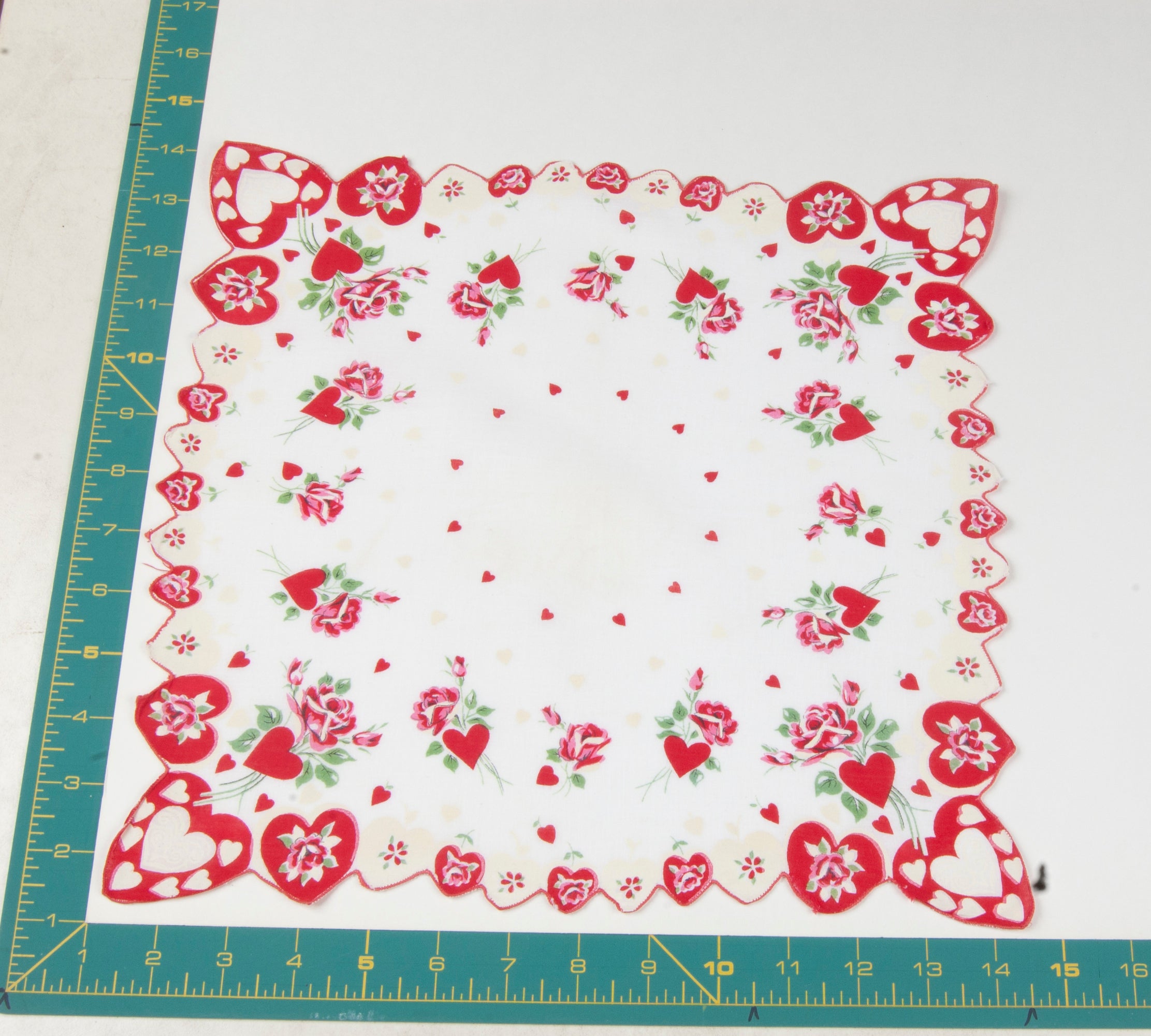 Heart/Valentines vintage handkerchief - h0017