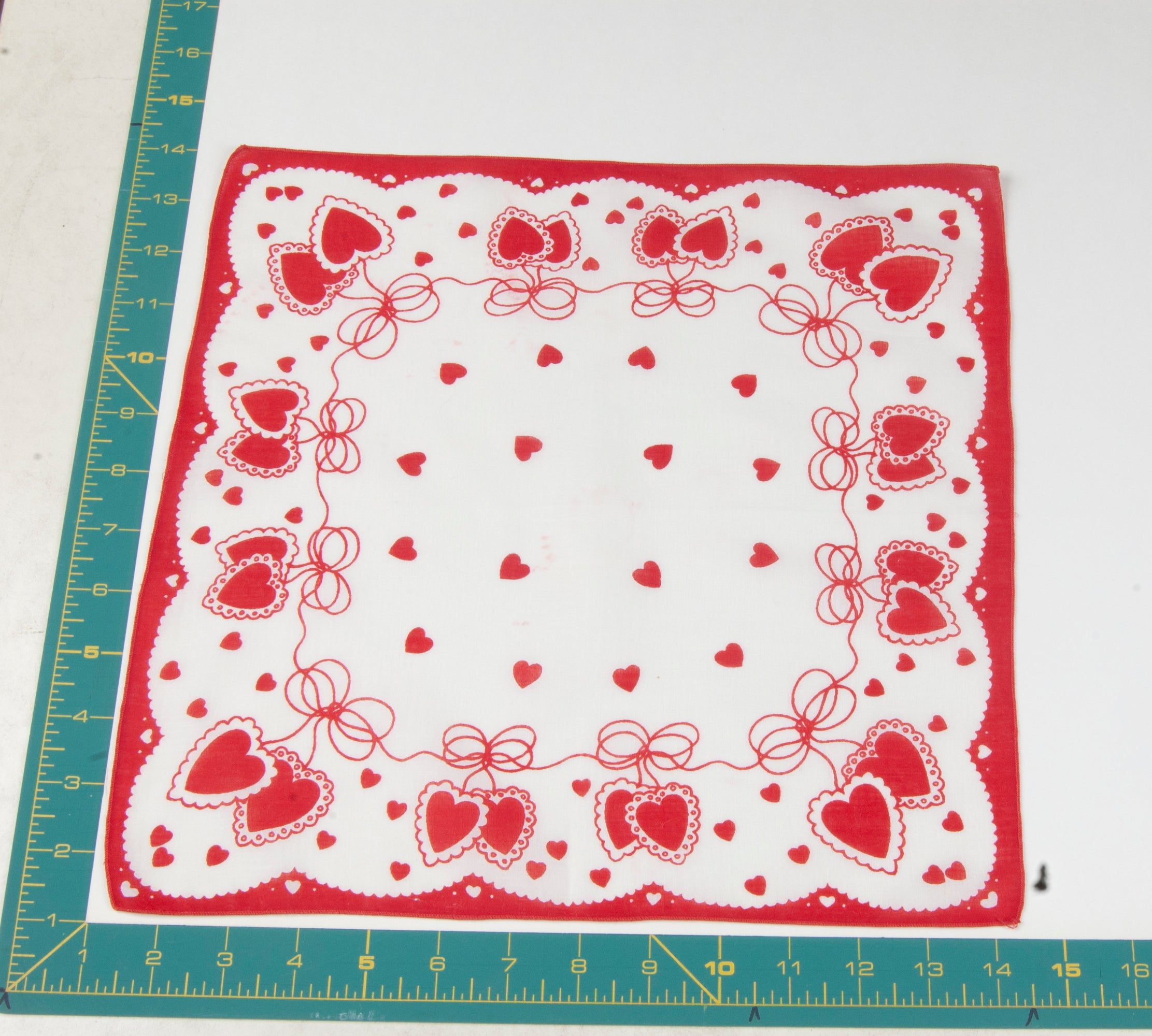 Heart/Valentines vintage handkerchief - h0019