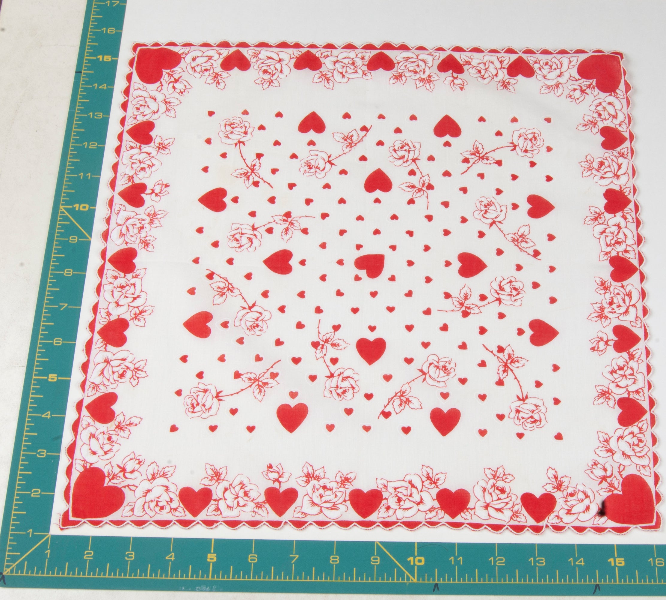 Heart/Valentines vintage handkerchief - h0024