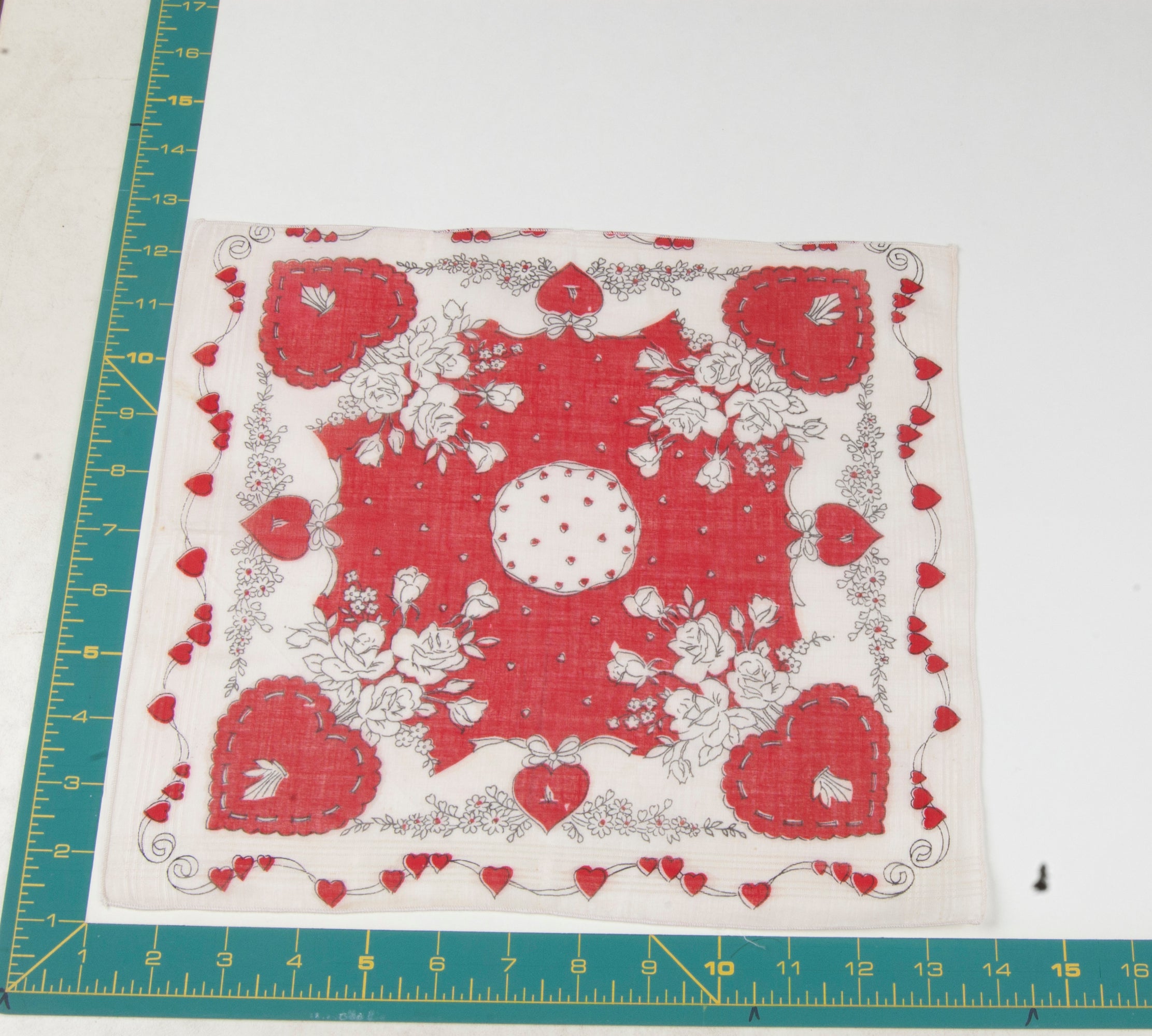 Heart/Valentines vintage handkerchief - h0025