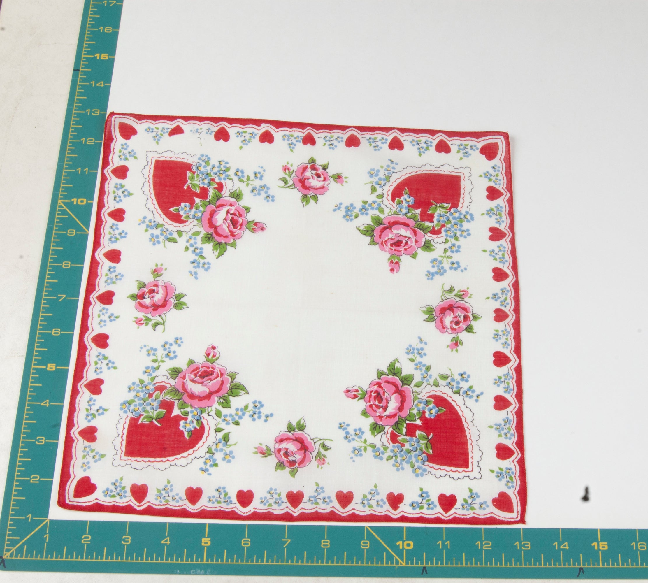 Heart/Valentines vintage handkerchief - h0027