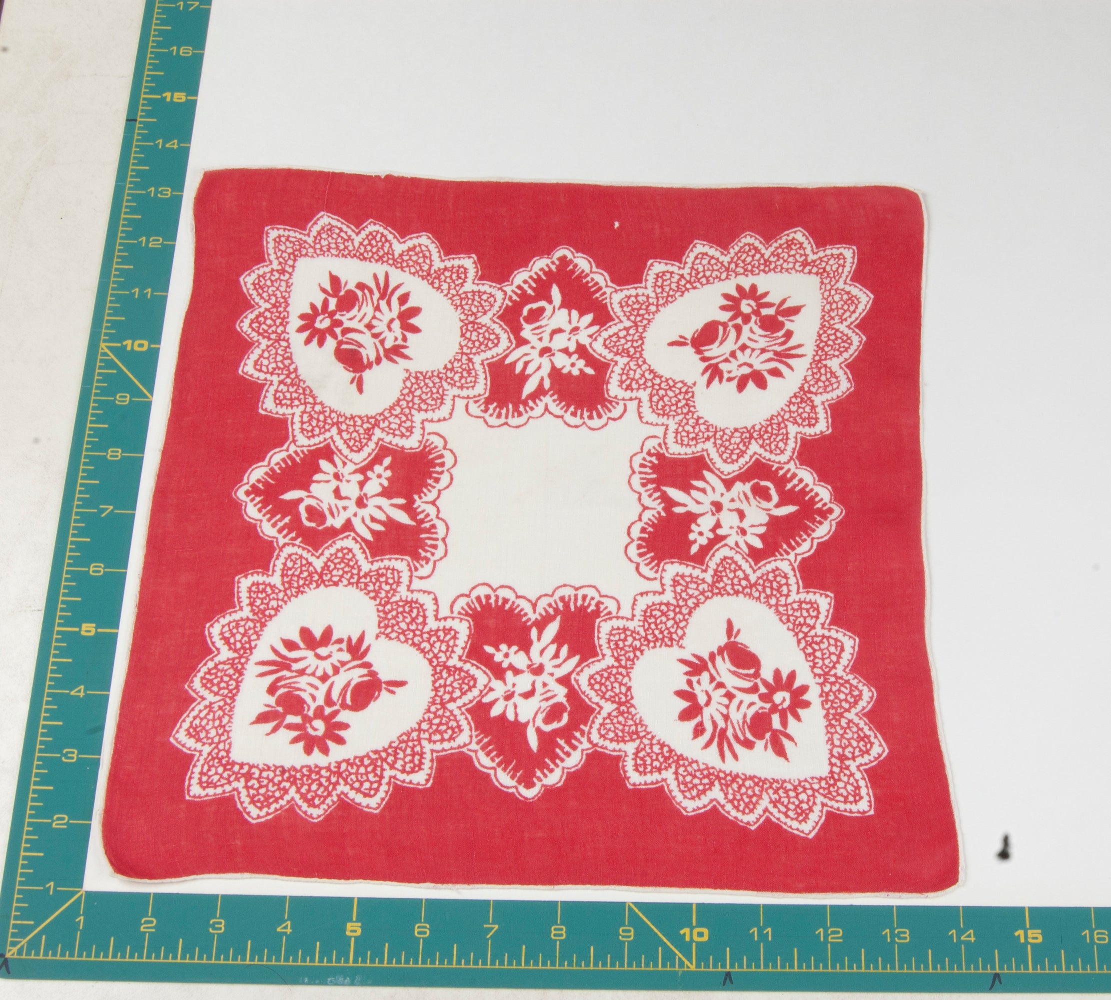 Heart/Valentines vintage handkerchief - h0028