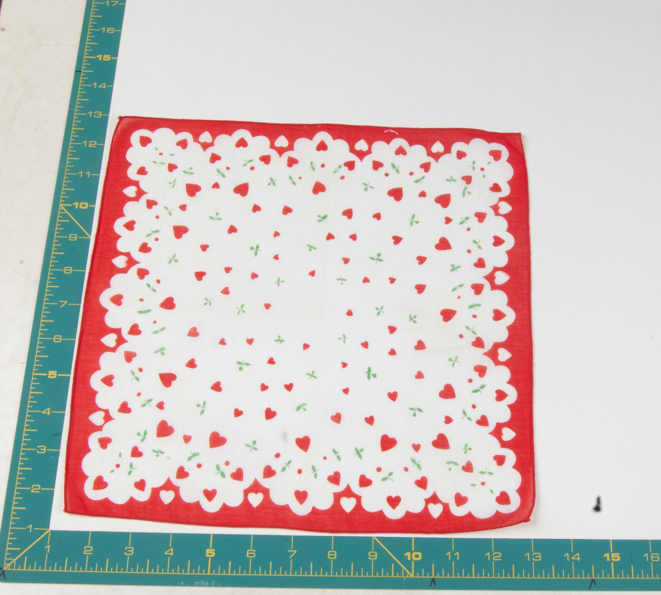 Heart/Valentines vintage handkerchief - h0032