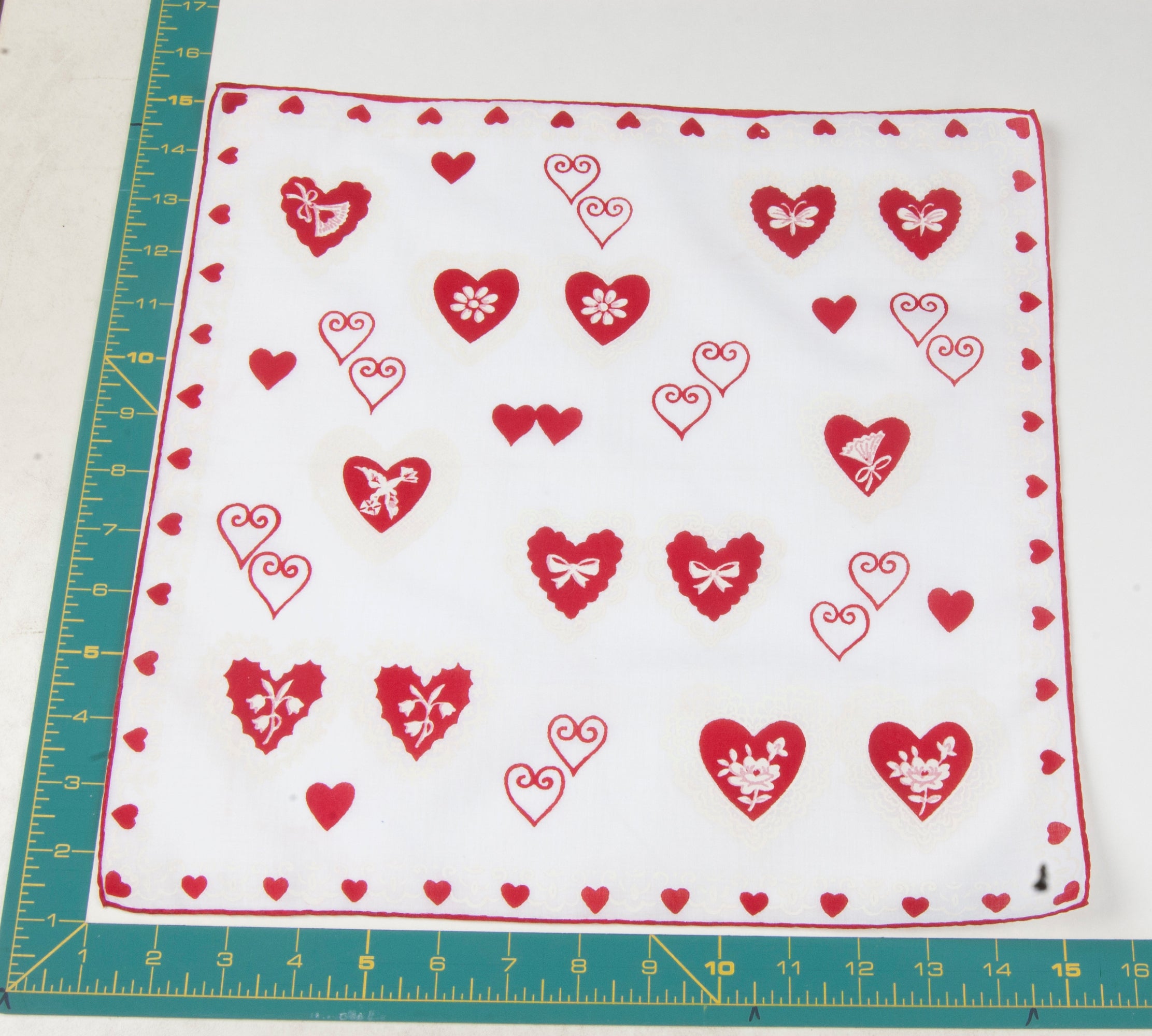 Heart/Valentines vintage handkerchief - h0035