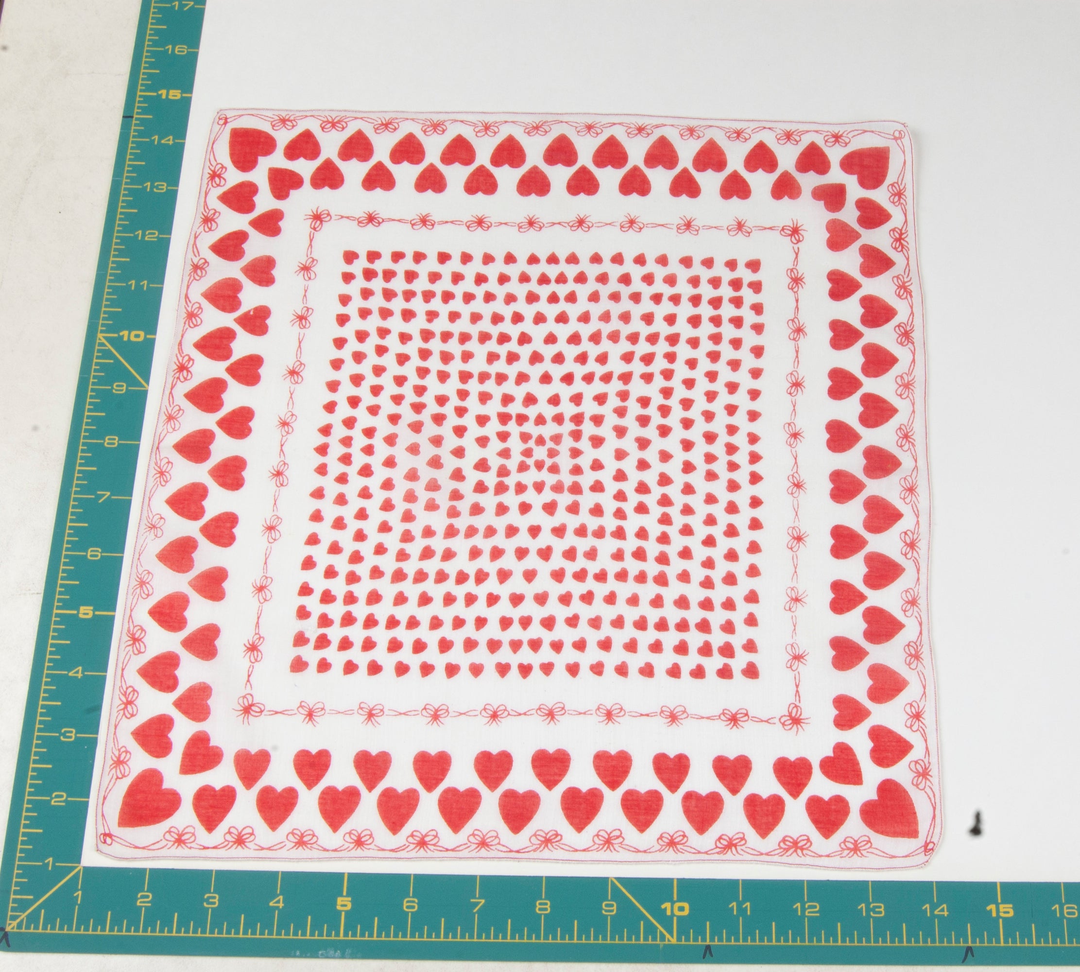 Heart/Valentines vintage handkerchief - h0039