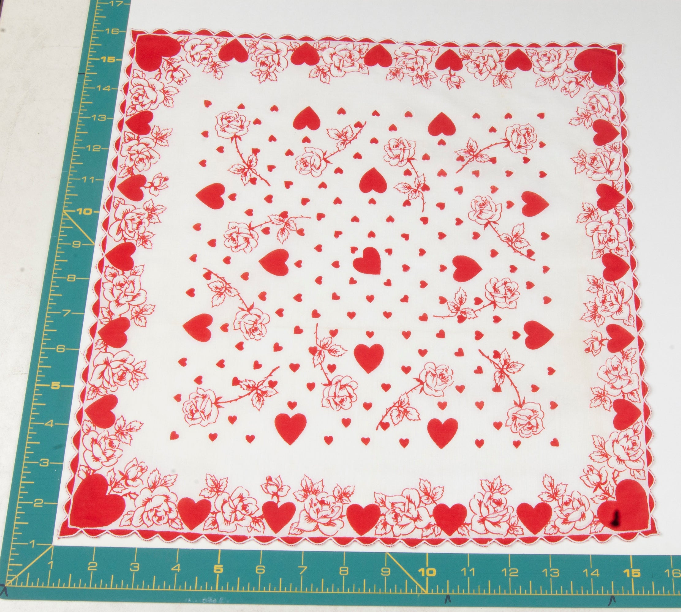 Heart/Valentines vintage handkerchief - h0042