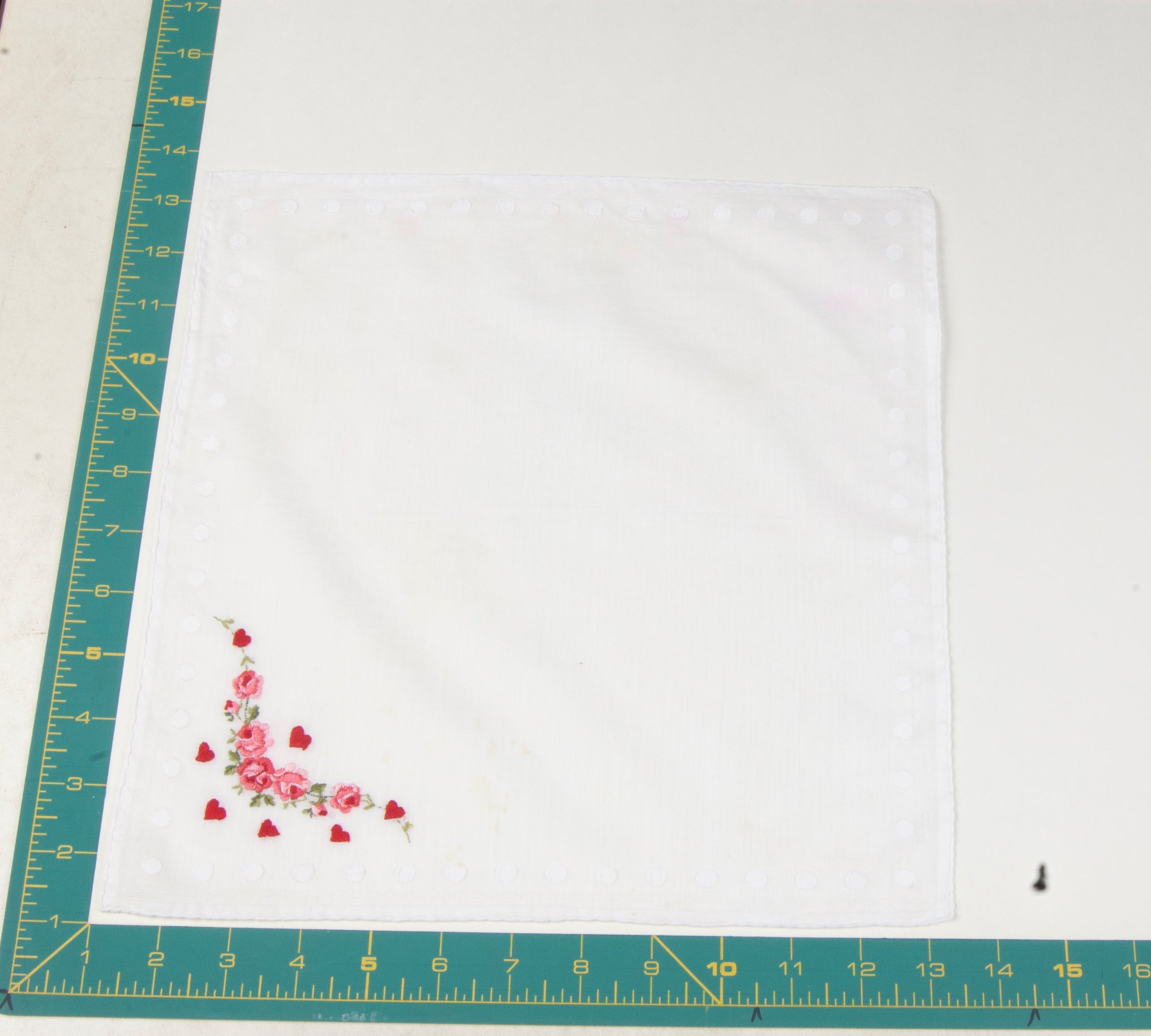Heart/Valentines vintage handkerchief - h0044
