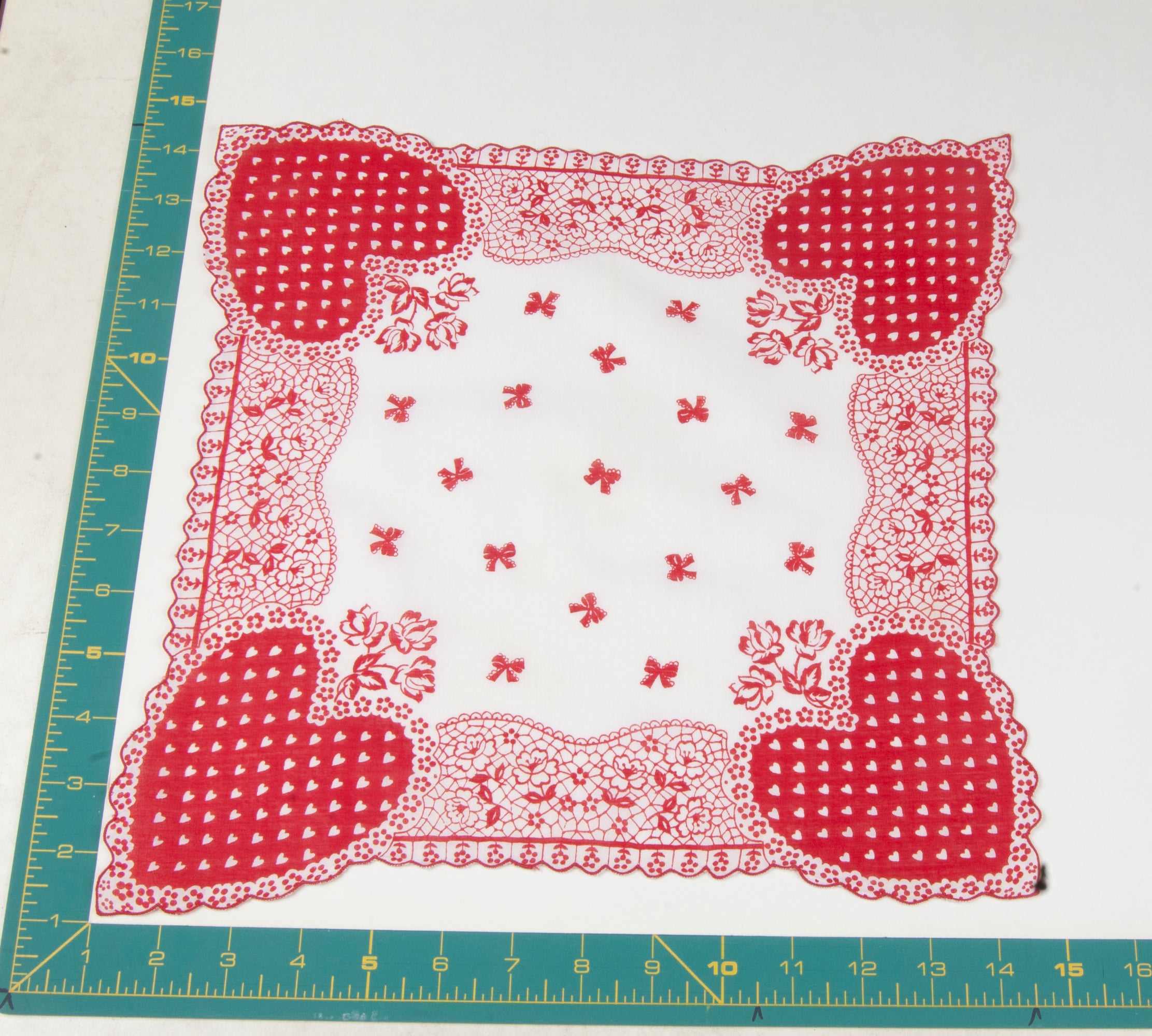 Heart/Valentines vintage handkerchief - h0047