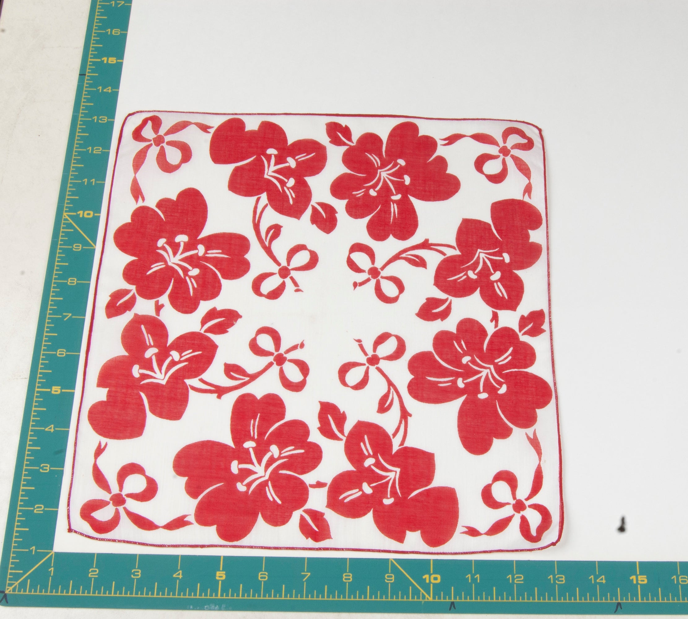 Heart/Valentines vintage handkerchief - h0050