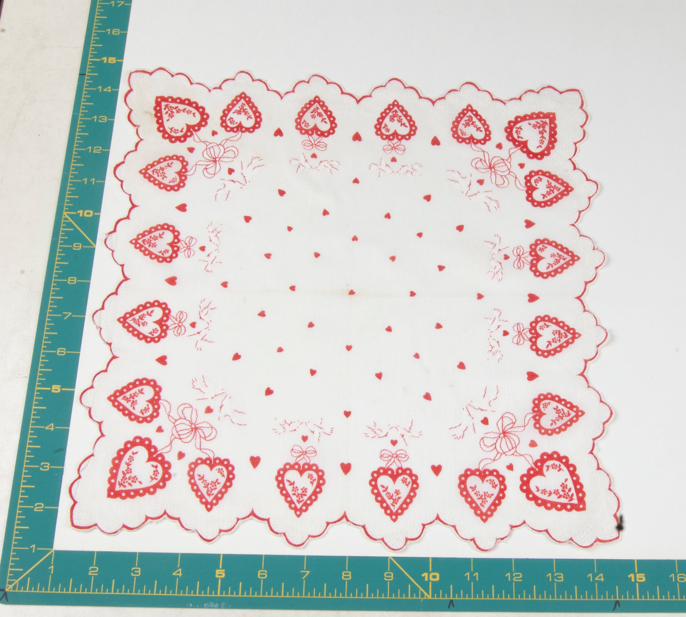 Heart/Valentines vintage handkerchief - h0061