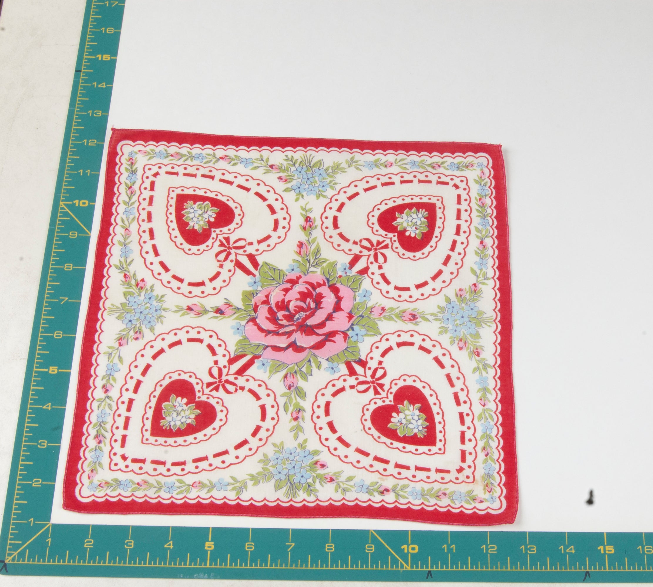 Heart/Valentines vintage handkerchief - h0063