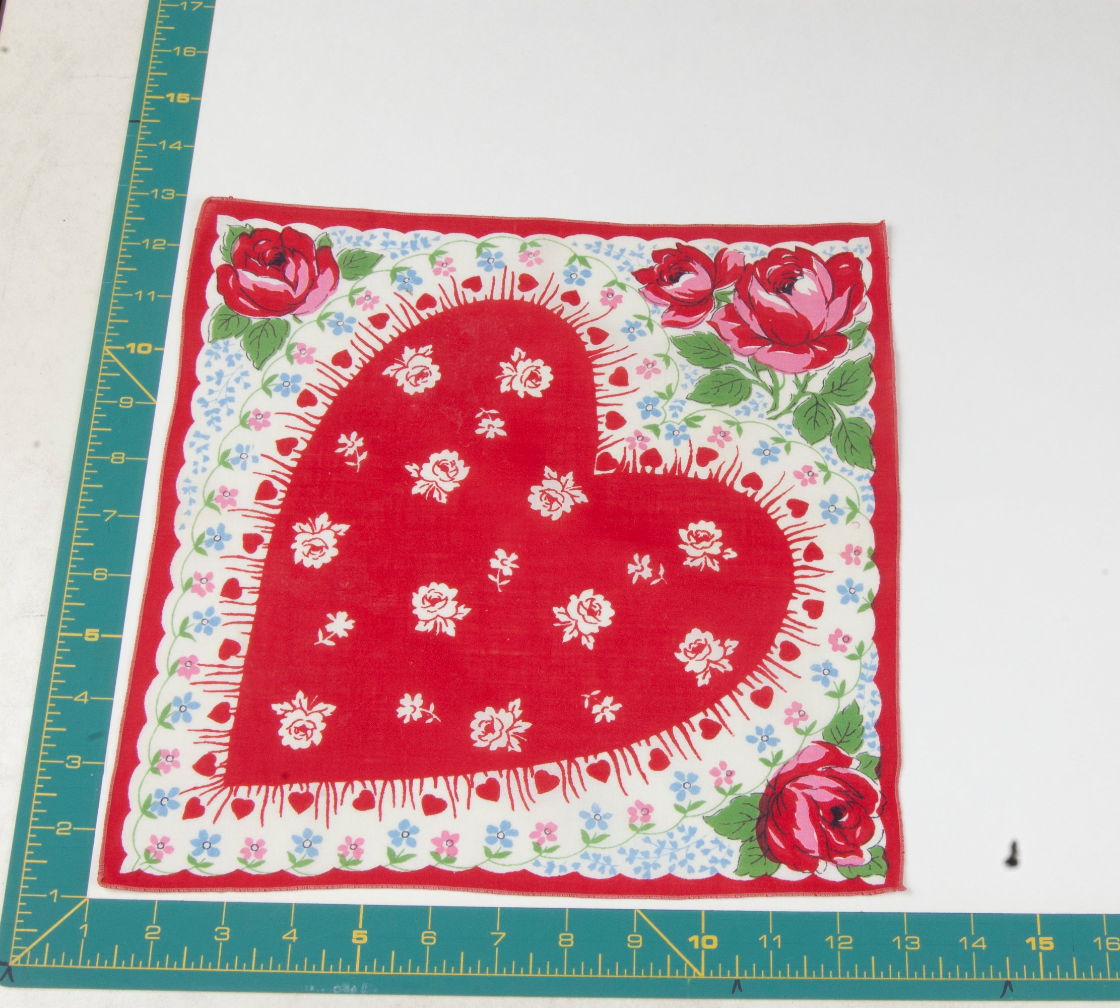 Heart/Valentines vintage handkerchief - h0064