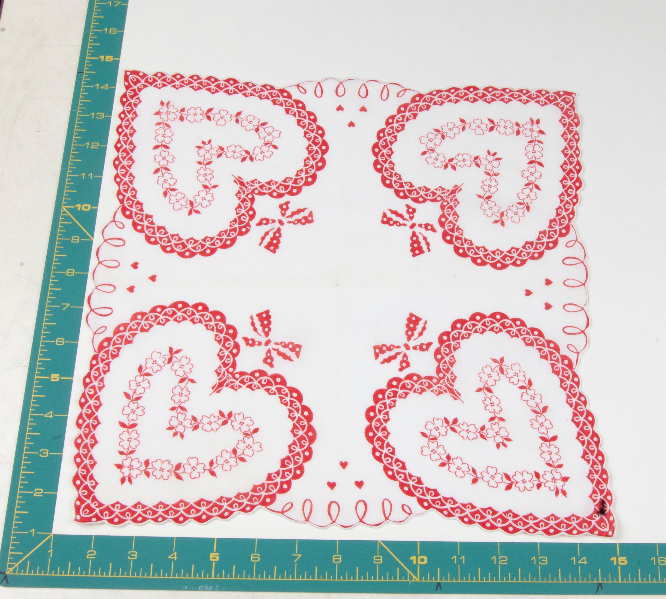 Heart/Valentines vintage handkerchief - h0075