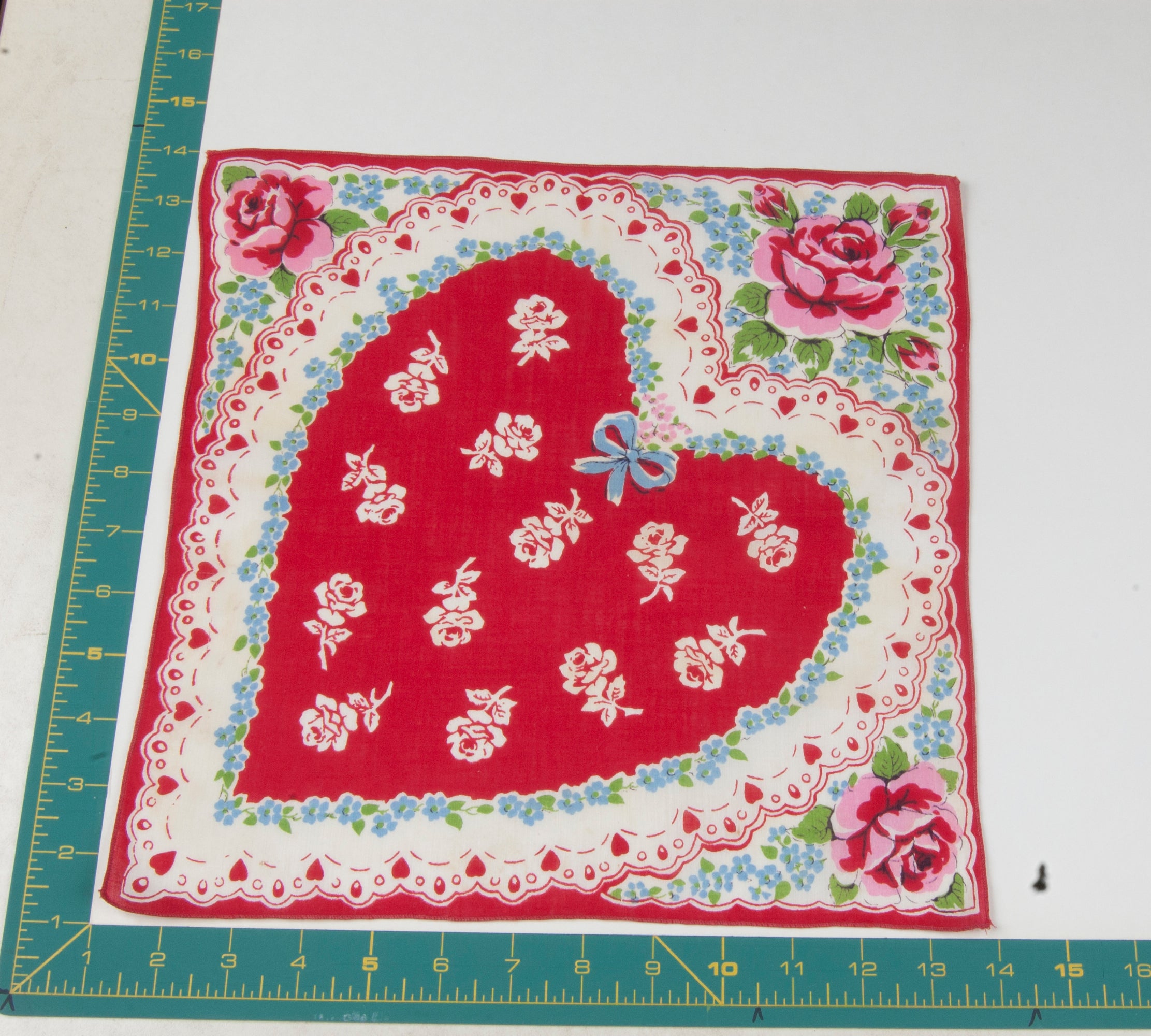 Heart/Valentines vintage handkerchief - h0087