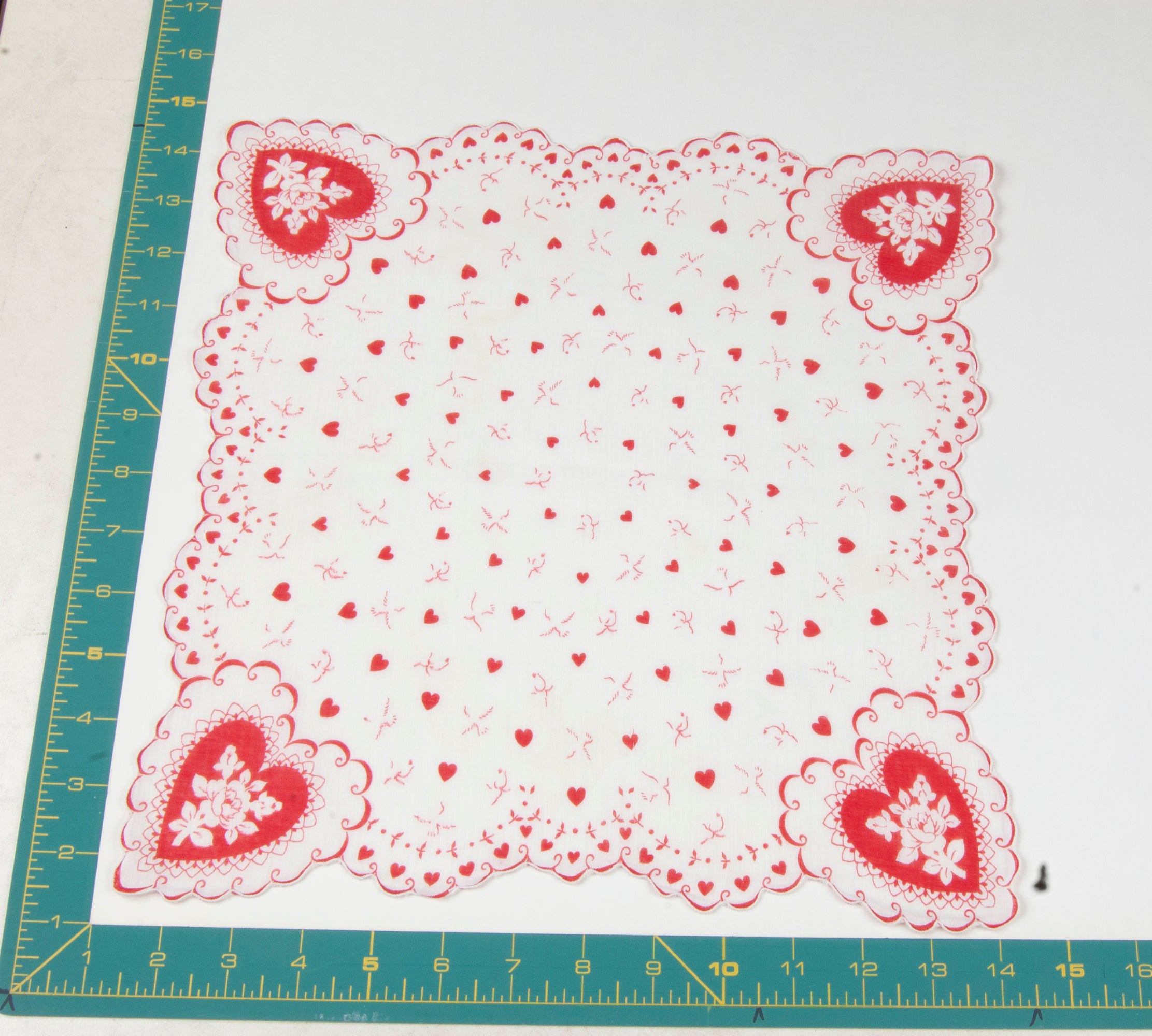 Heart/Valentines vintage handkerchief - h0090