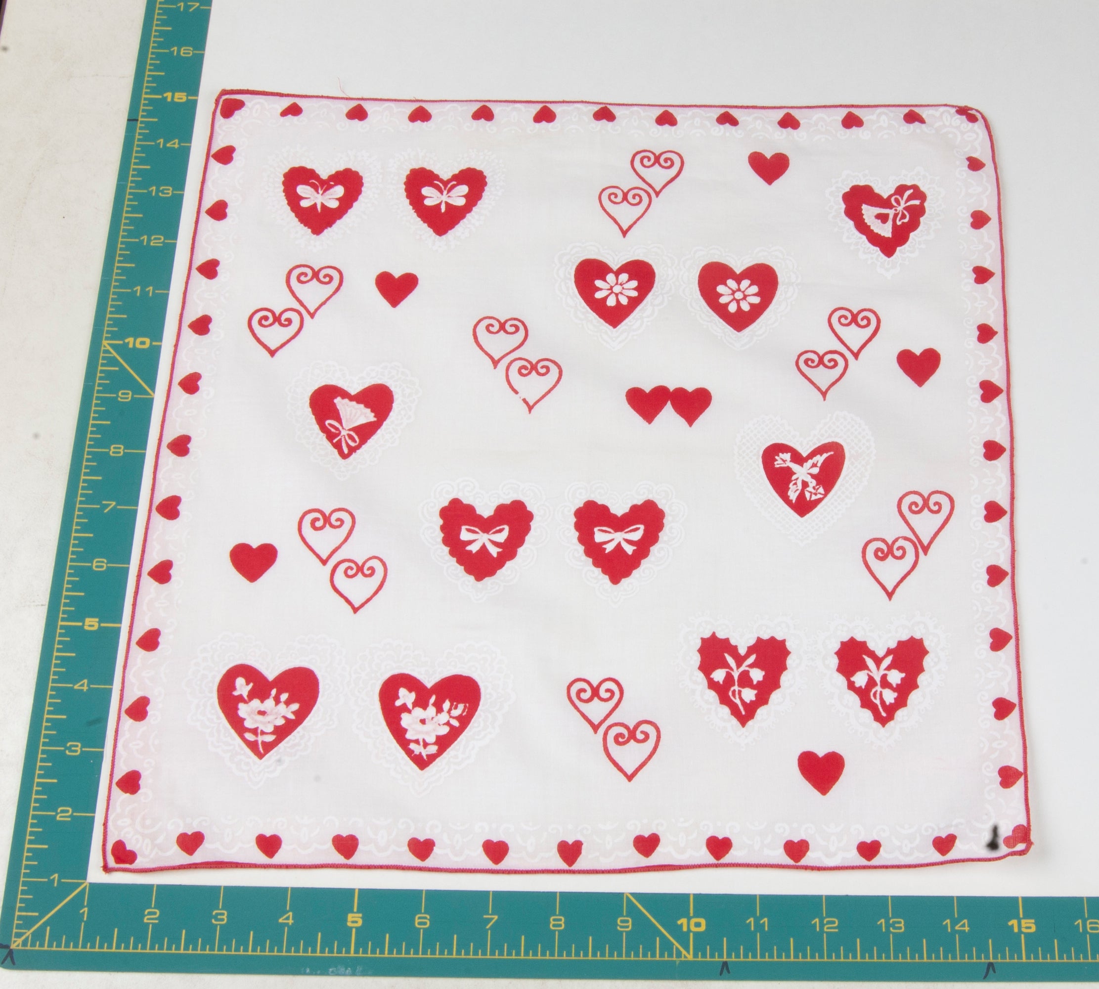 Heart/Valentines vintage handkerchief - h0095