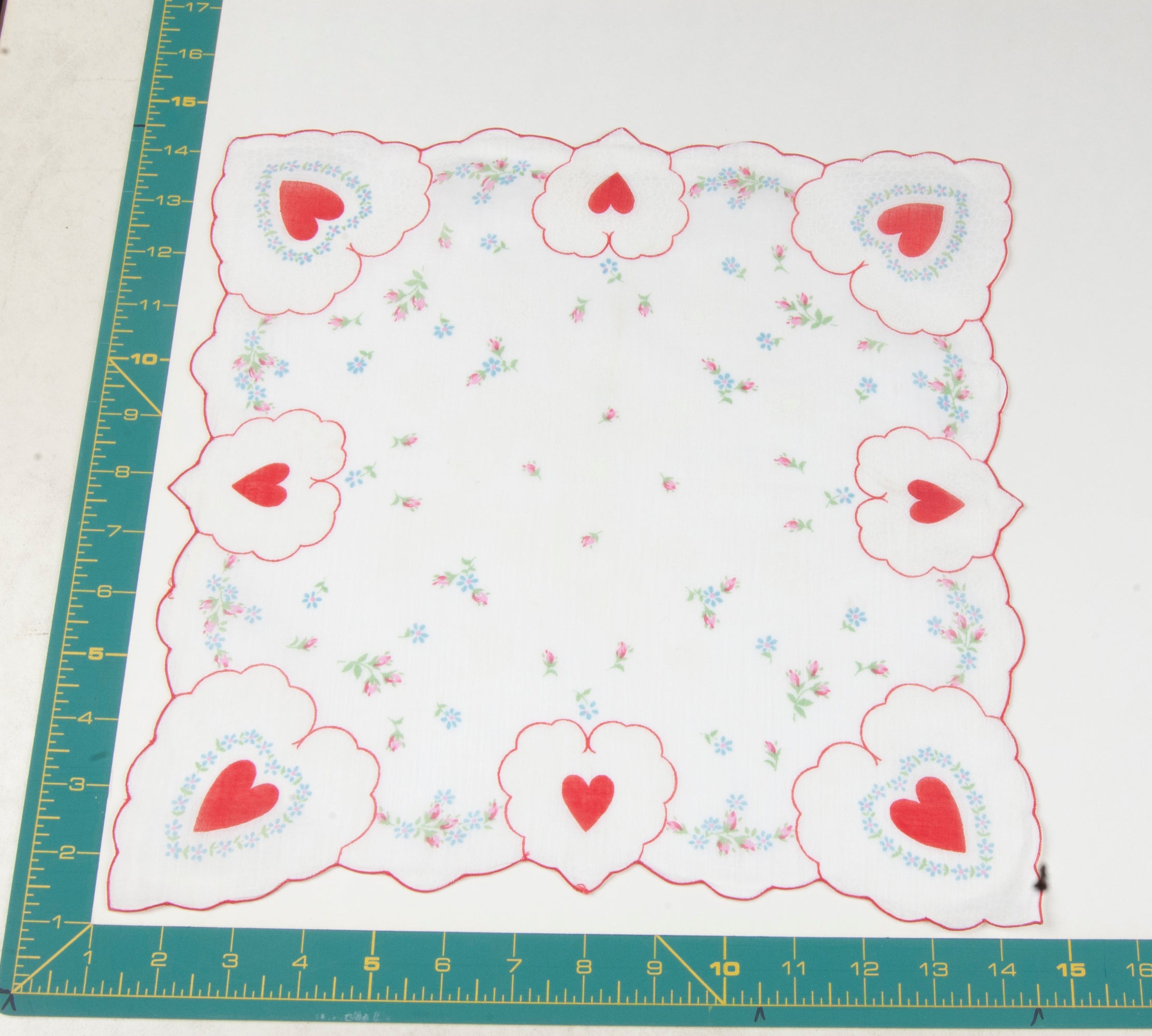 Heart/Valentines vintage handkerchief - h0097