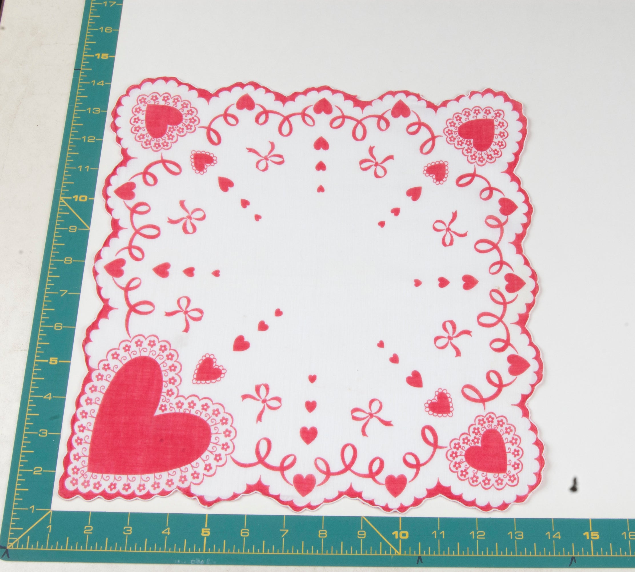 Heart/Valentines vintage handkerchief - h0101