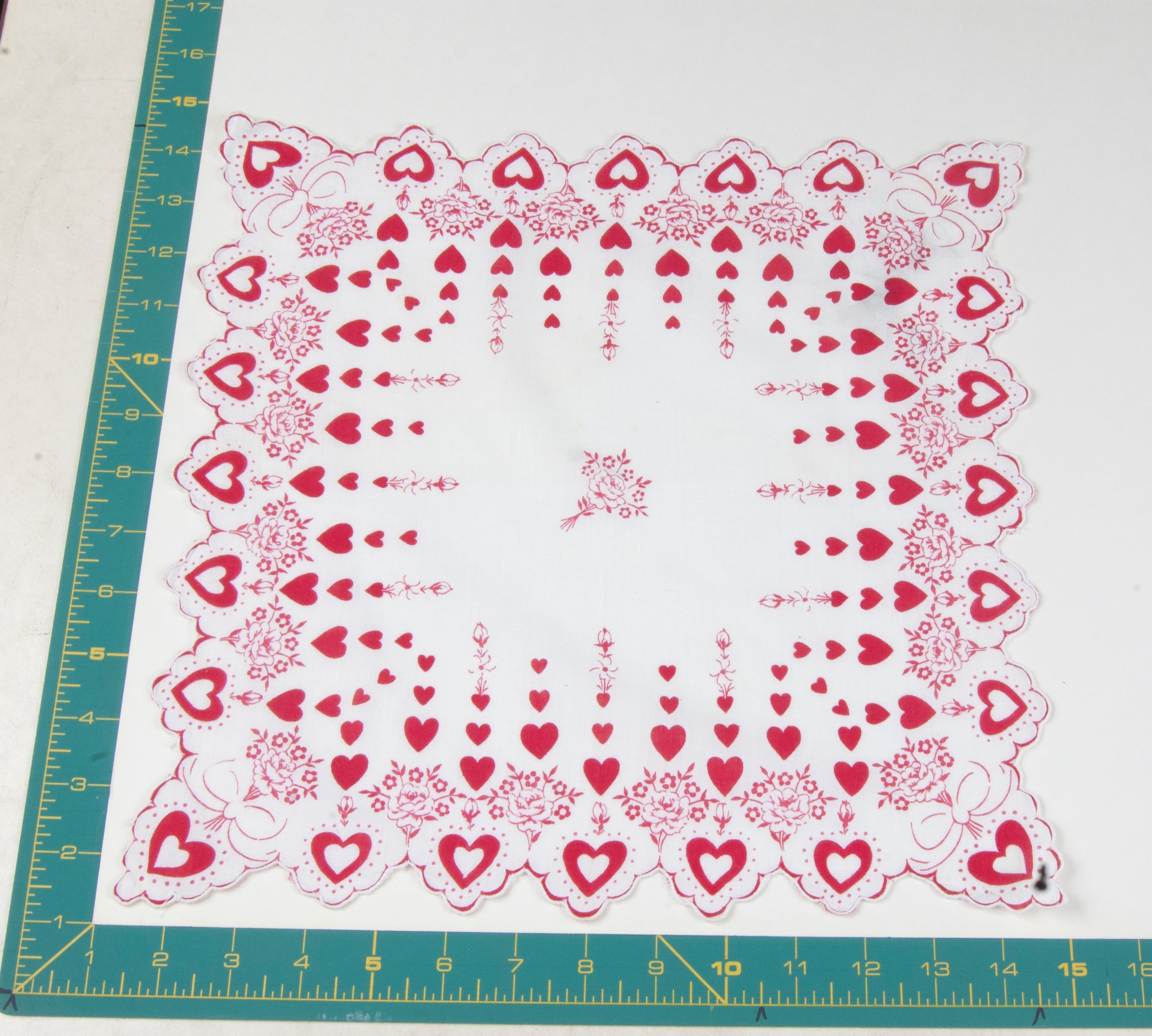 Heart/Valentines vintage handkerchief - h0103