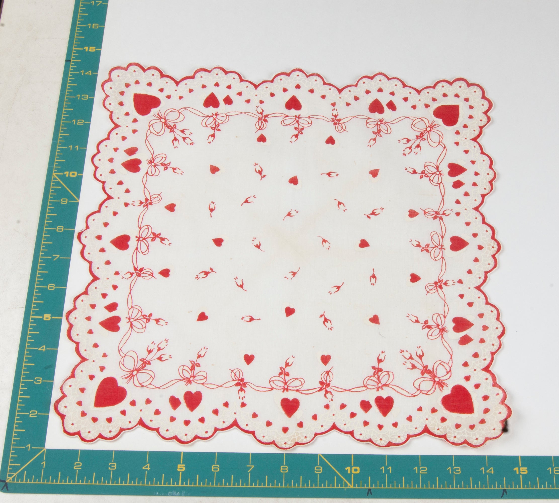 Heart/Valentines vintage handkerchief - h0104