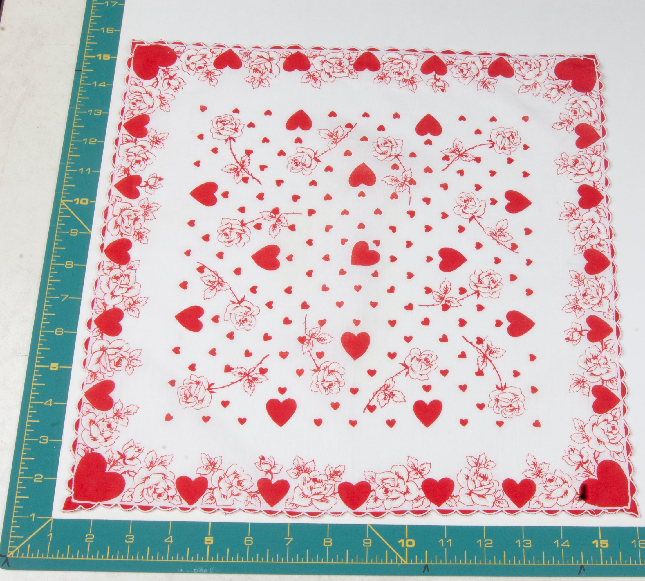 Heart/Valentines vintage handkerchief - h0106
