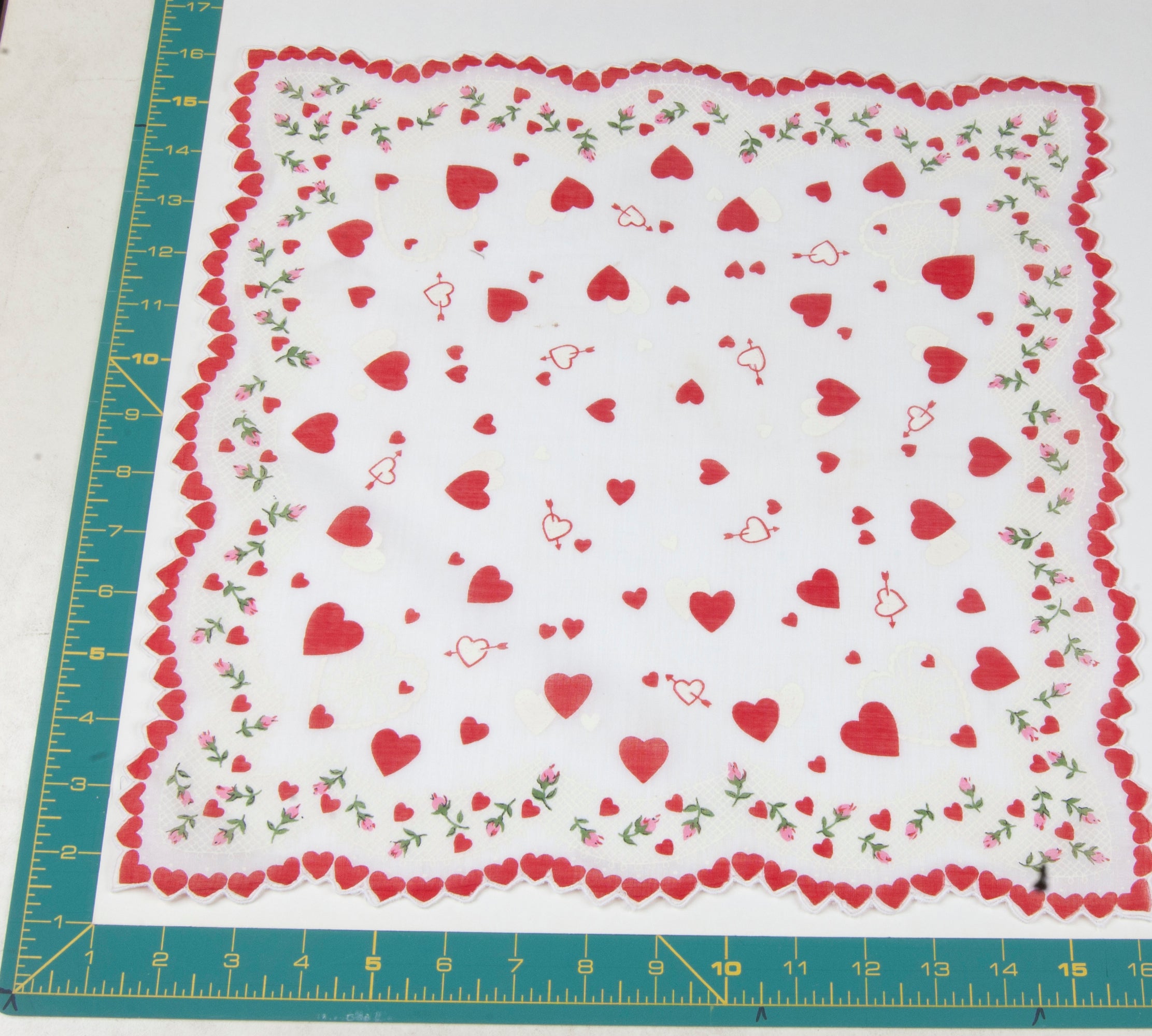Heart/Valentines vintage handkerchief - h0110