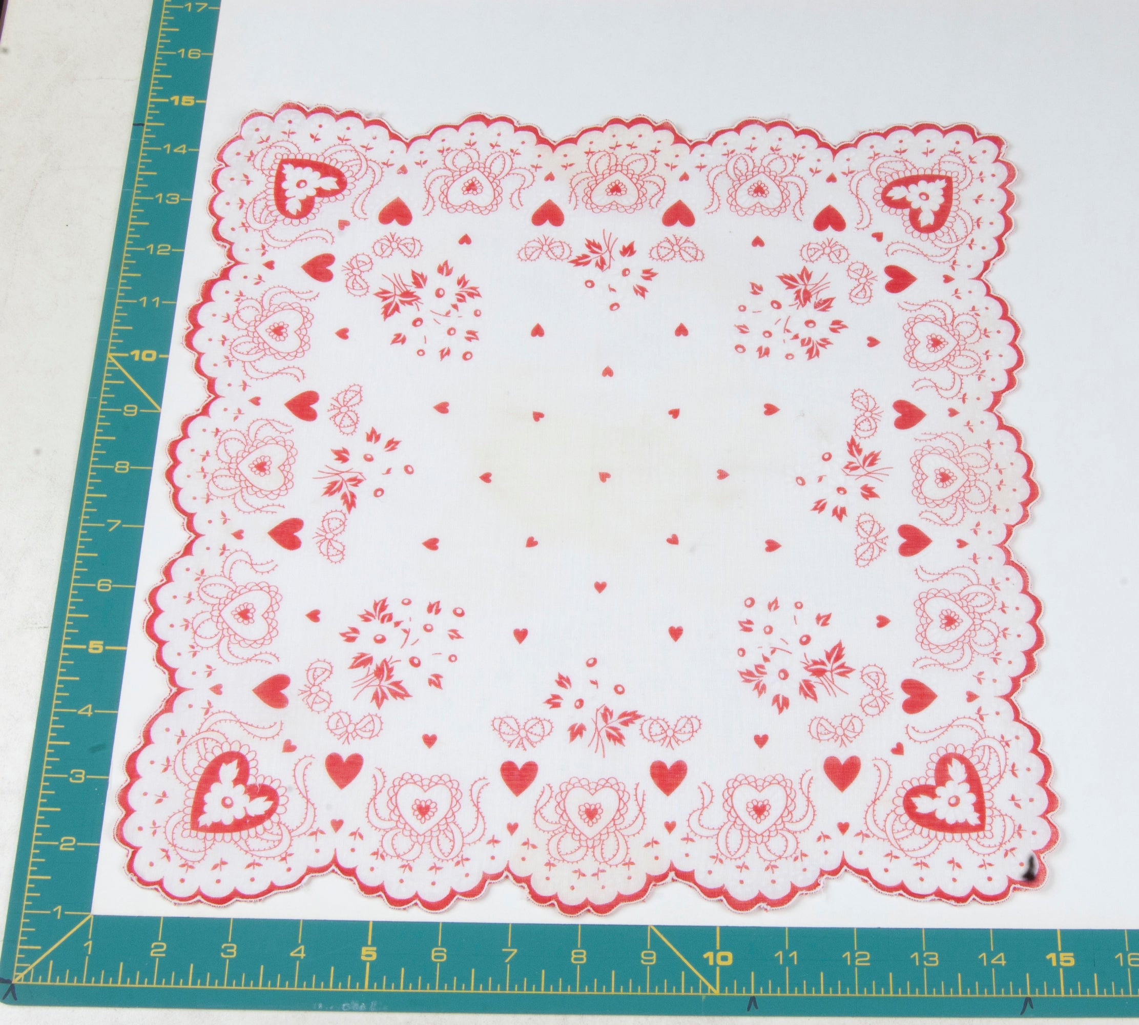 Heart/Valentines vintage handkerchief - h0111