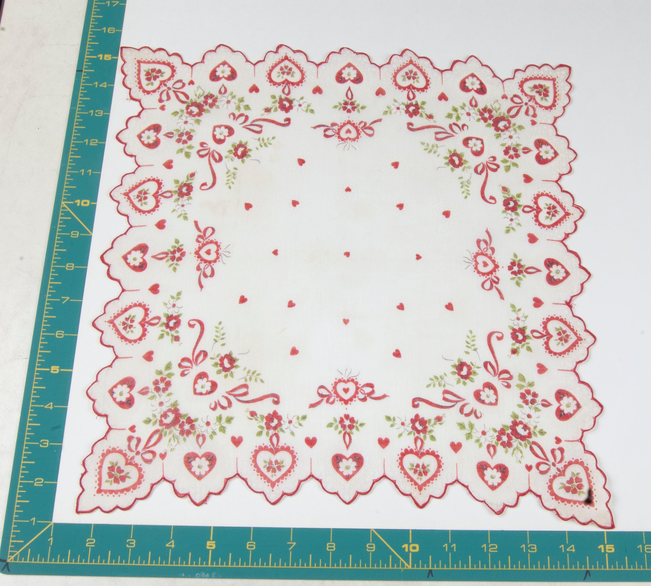 Heart/Valentines vintage handkerchief - h0112