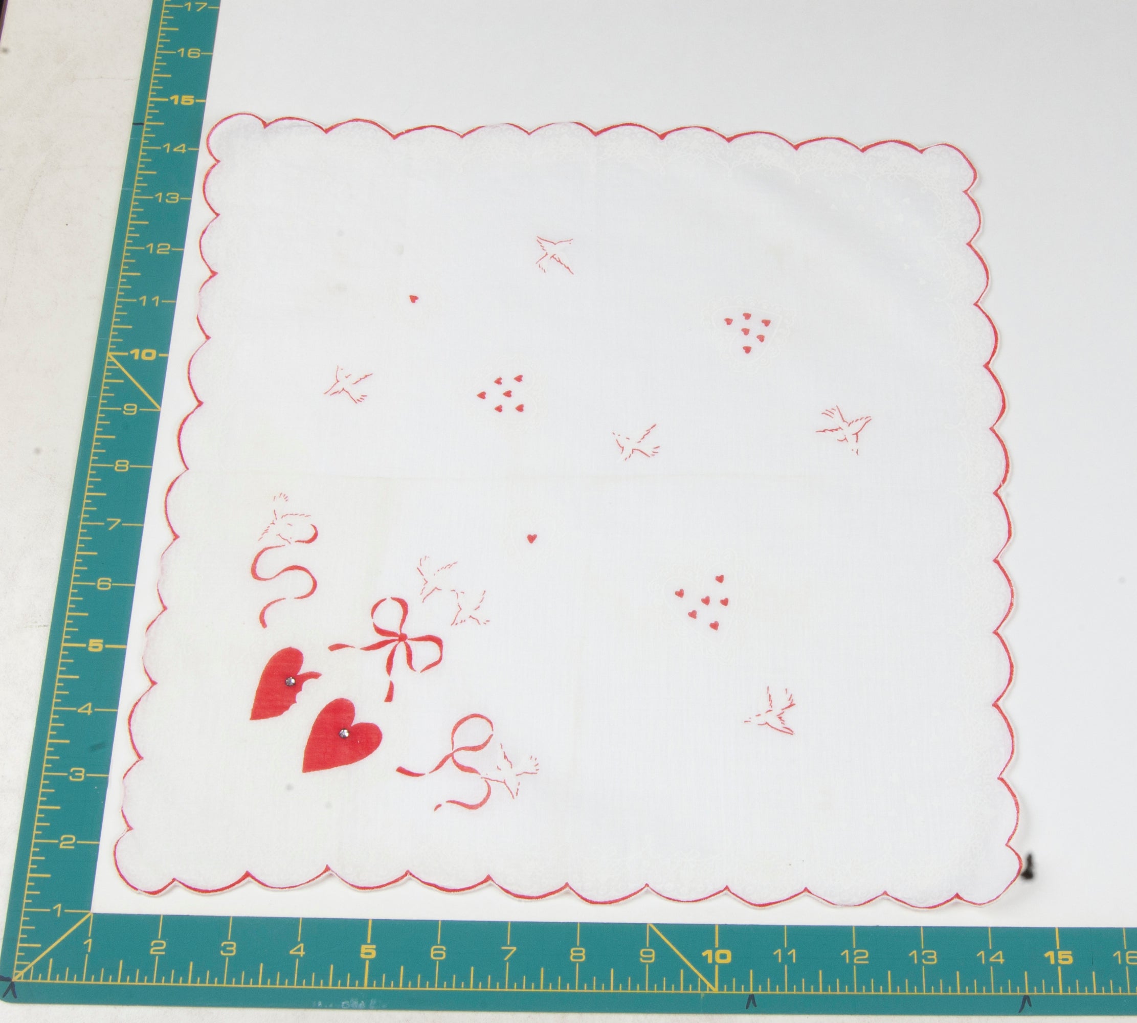 Heart/Valentines vintage handkerchief - h0113