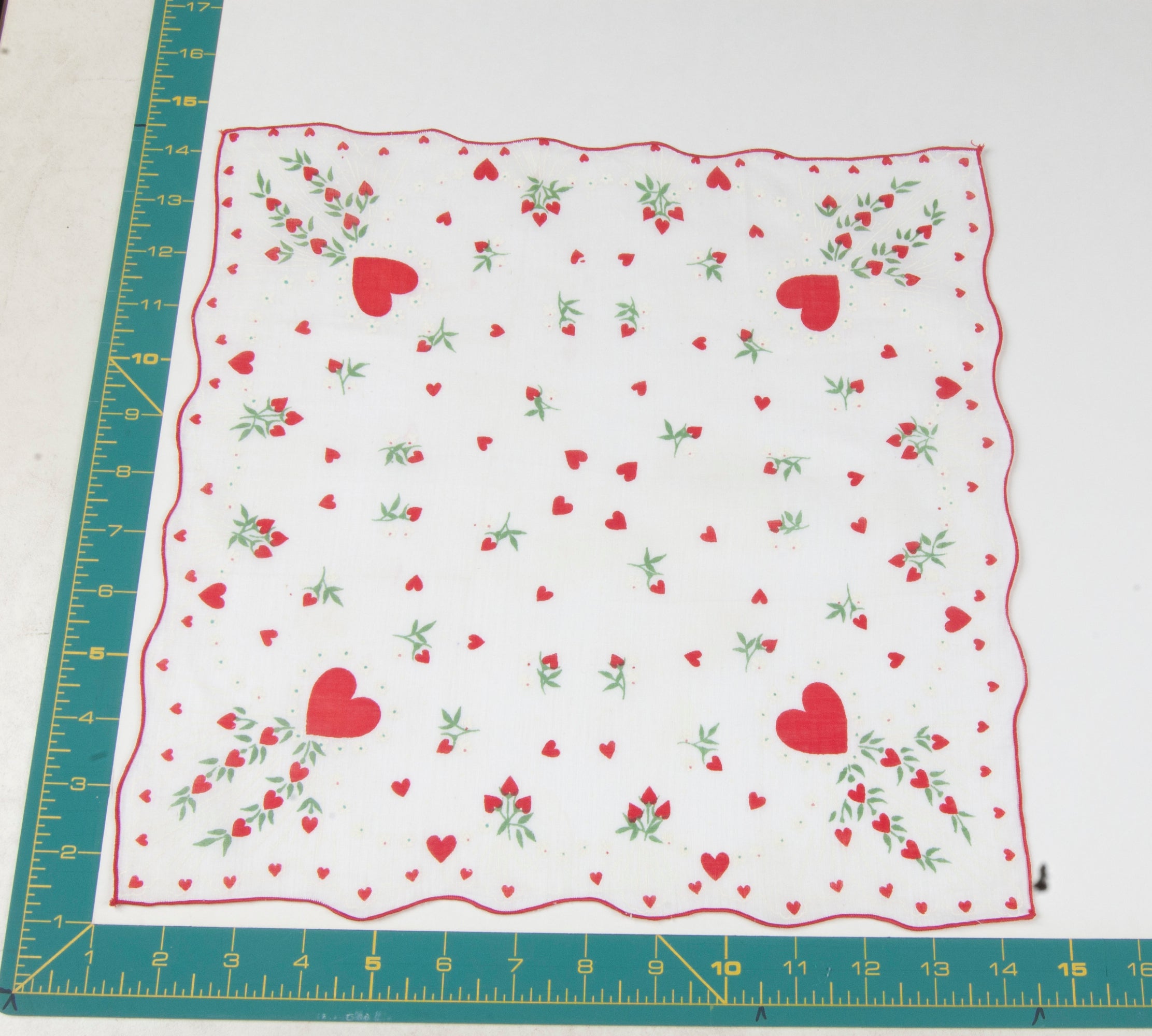 Heart/Valentines vintage handkerchief - h0114