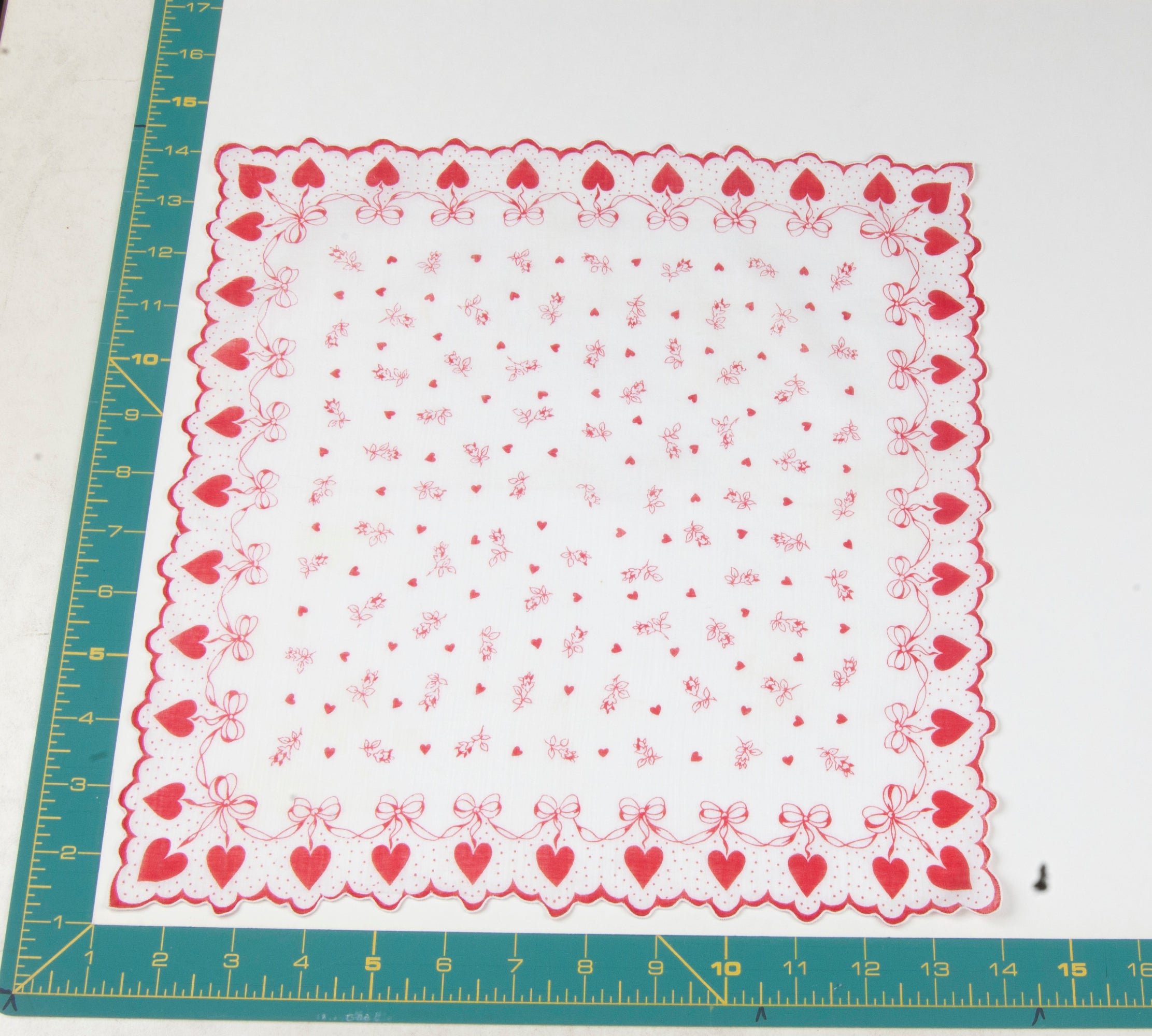 Heart/Valentines vintage handkerchief - h0115