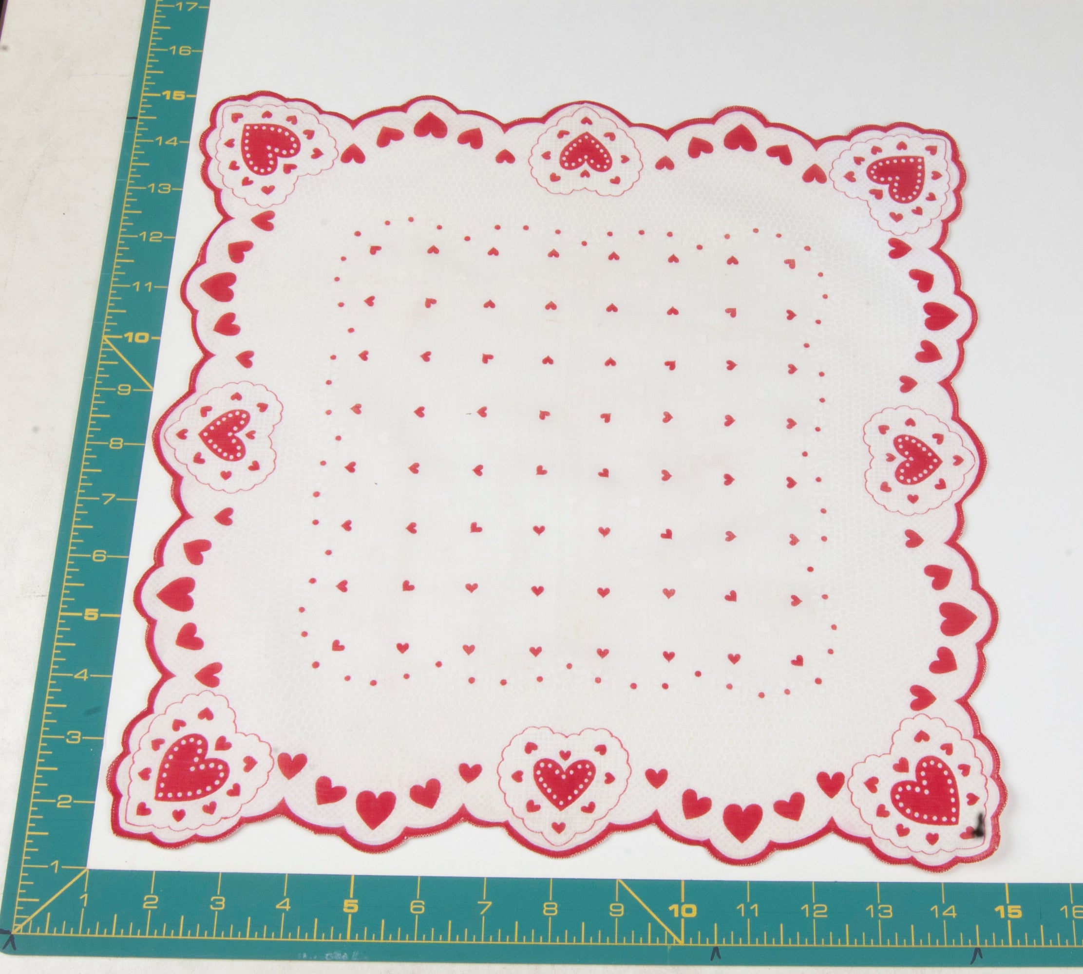 Heart/Valentines vintage handkerchief - h0117