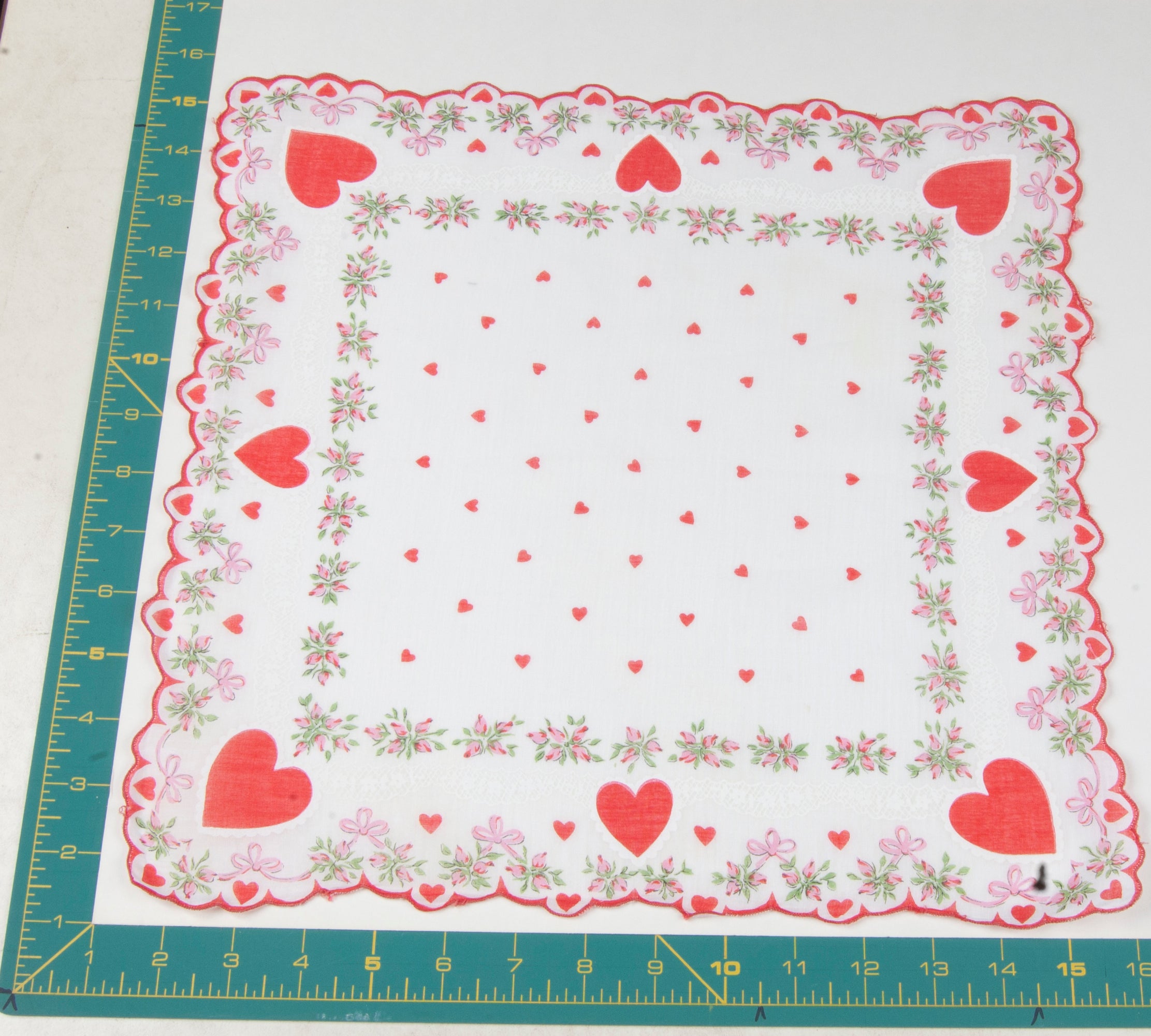 Heart/Valentines vintage handkerchief - h0119