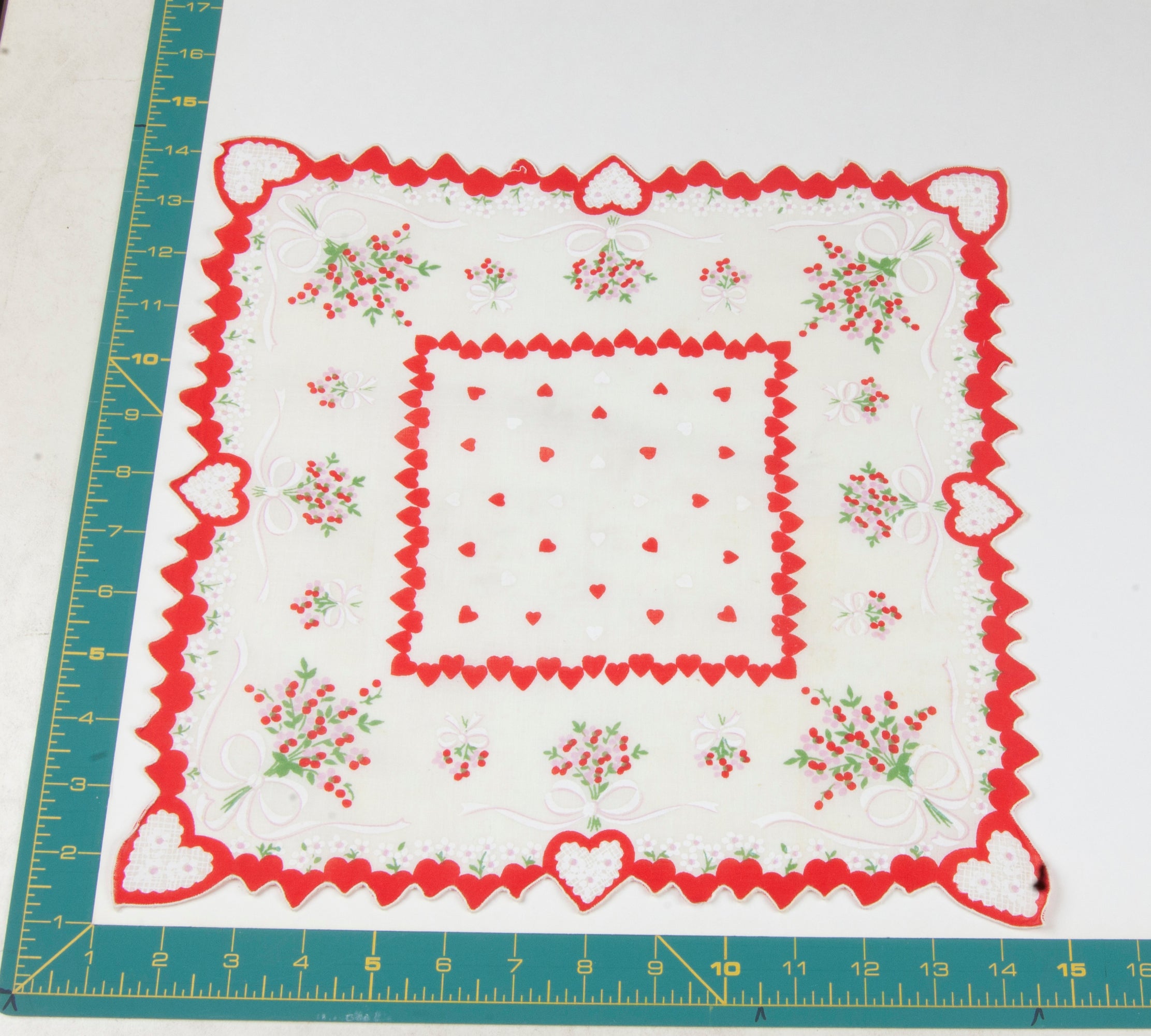 Heart/Valentines vintage handkerchief - h0120