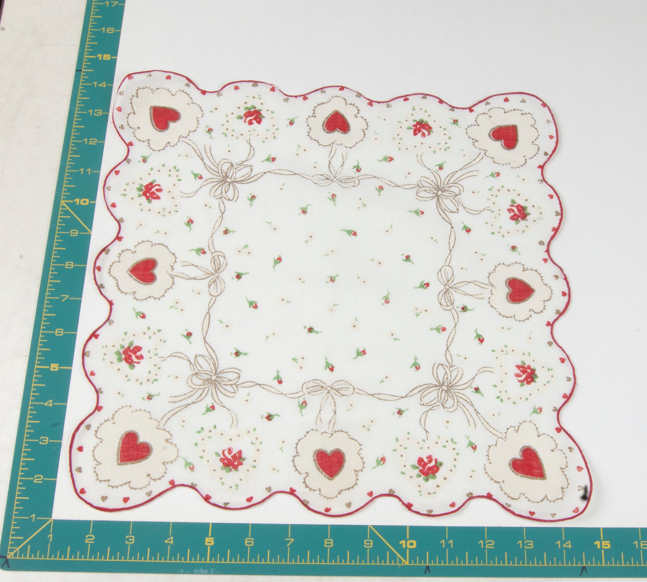 Heart/Valentines vintage handkerchief - h0122