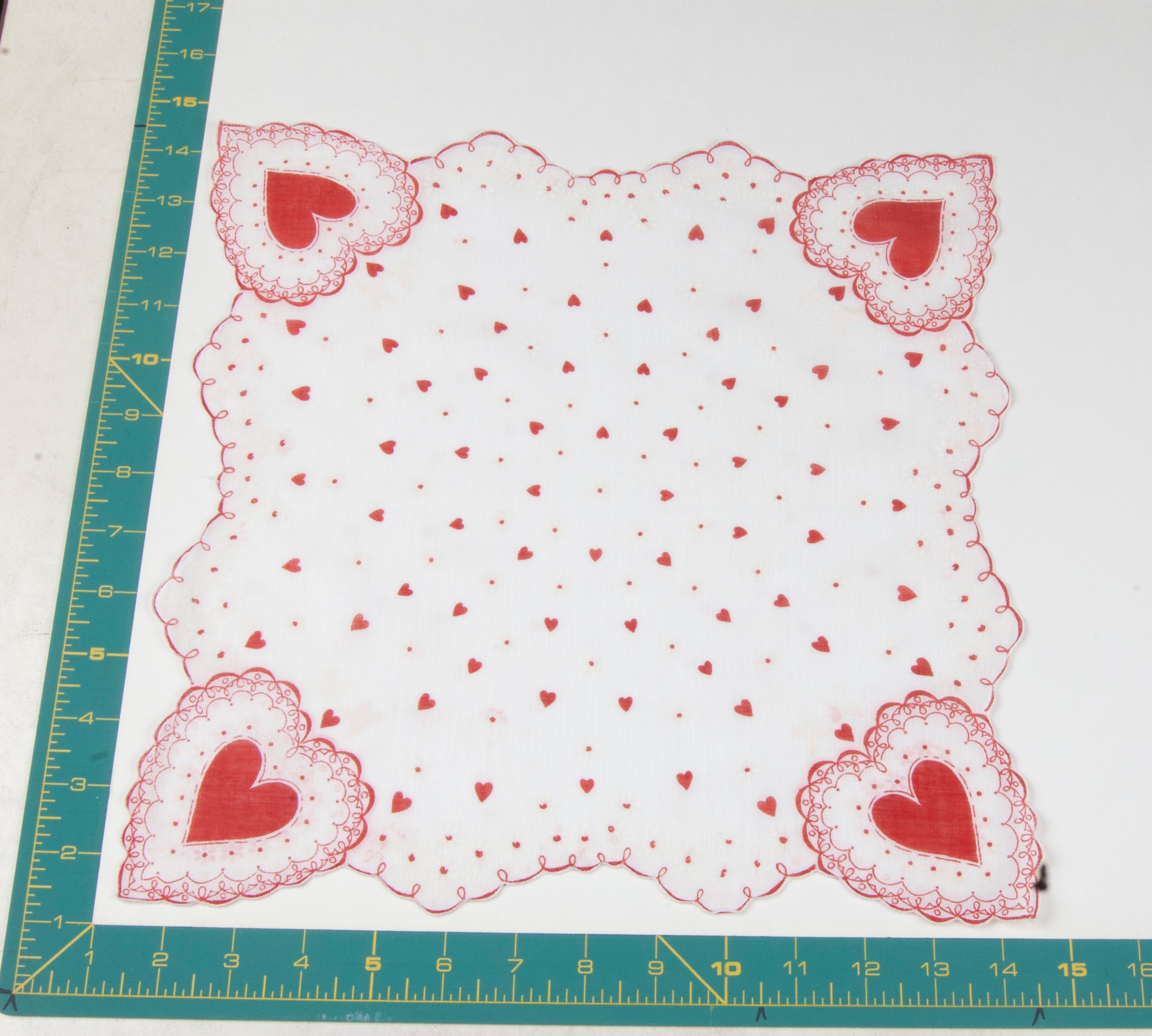 Heart/Valentines vintage handkerchief - h0125