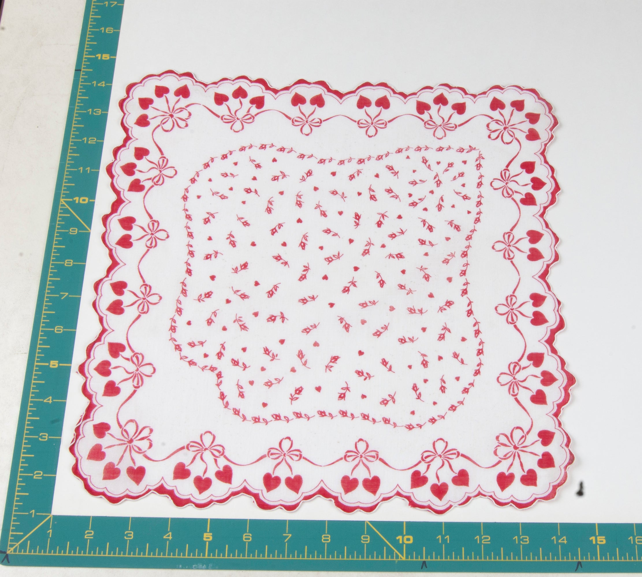 Heart/Valentines vintage handkerchief - h0127