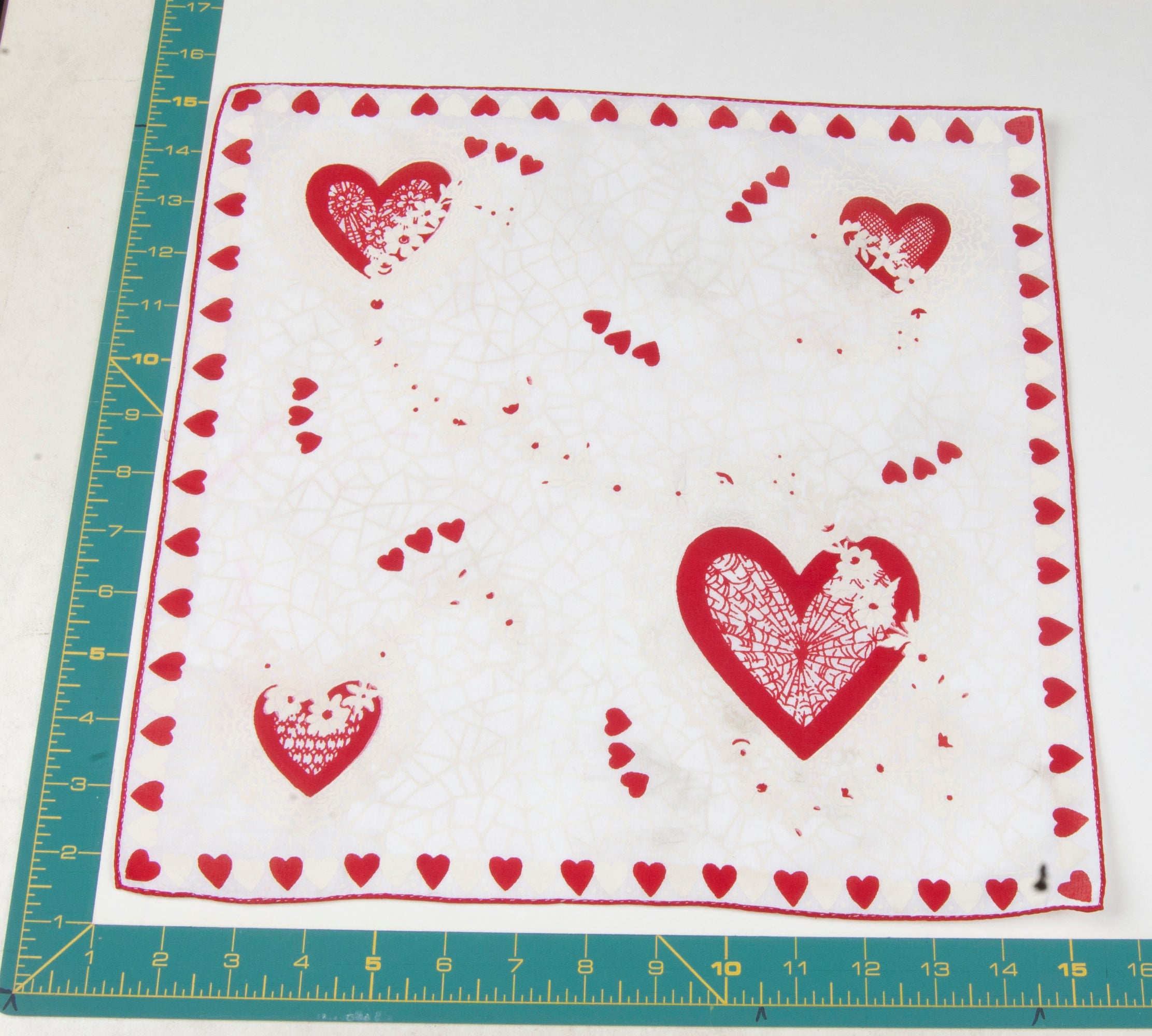 Heart/Valentines vintage handkerchief - h0129