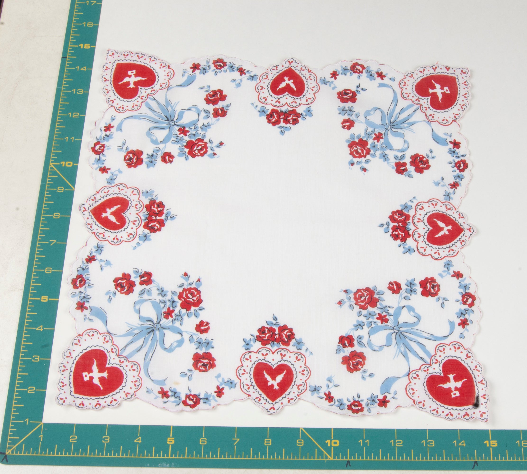 Heart/Valentines vintage handkerchief - h0131