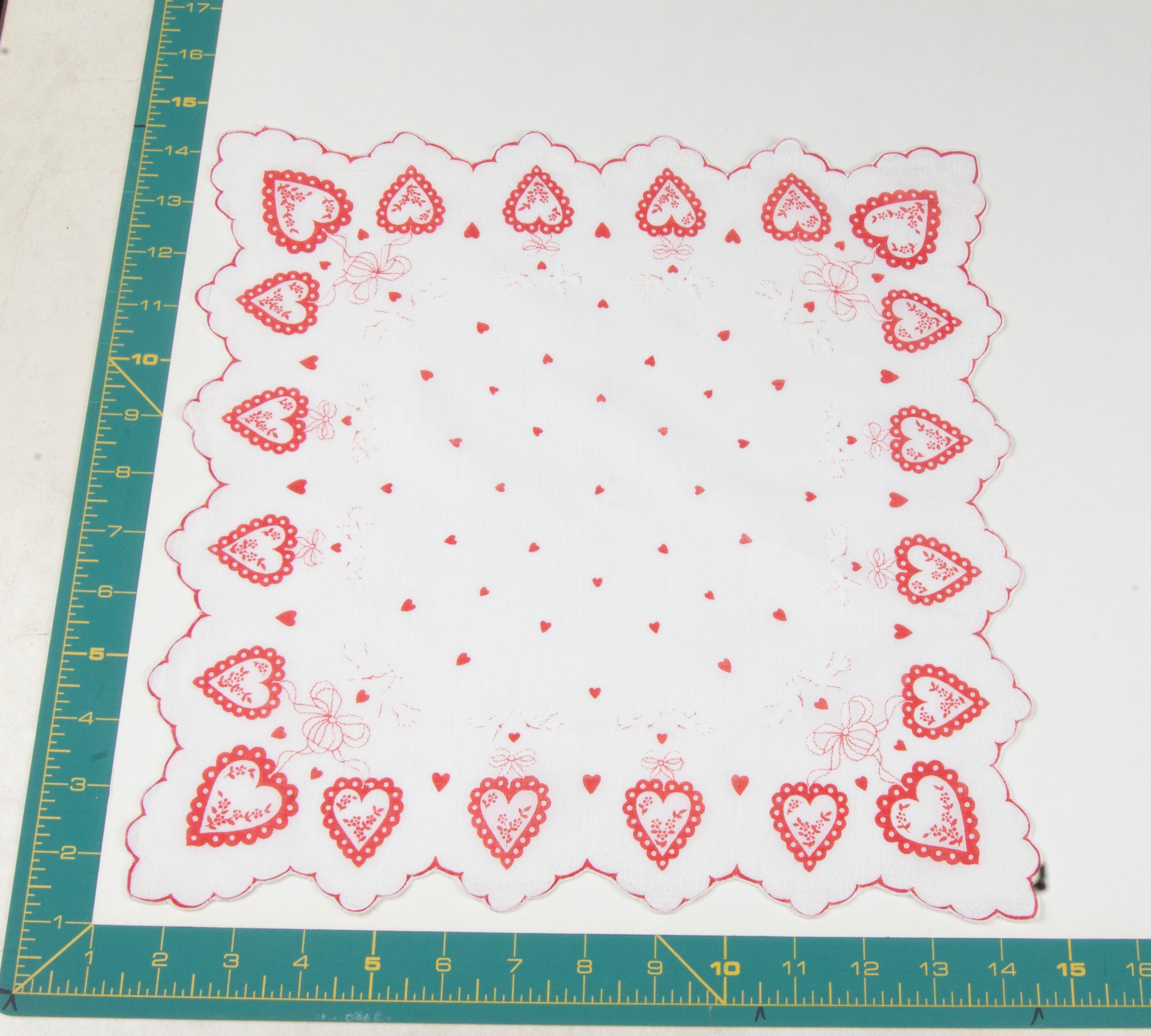 Heart/Valentines vintage handkerchief - h0137