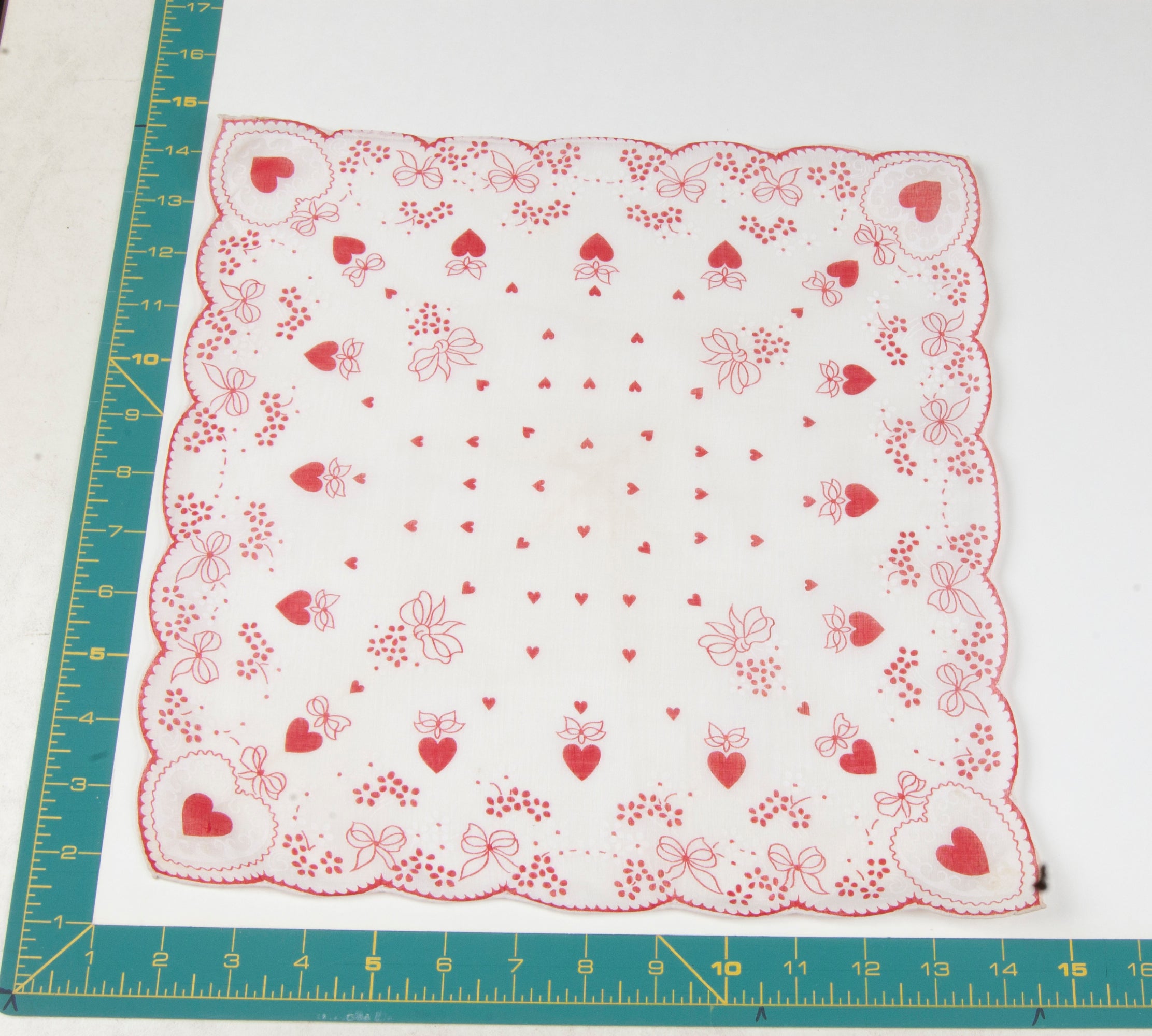 Heart/Valentines vintage handkerchief - h0138