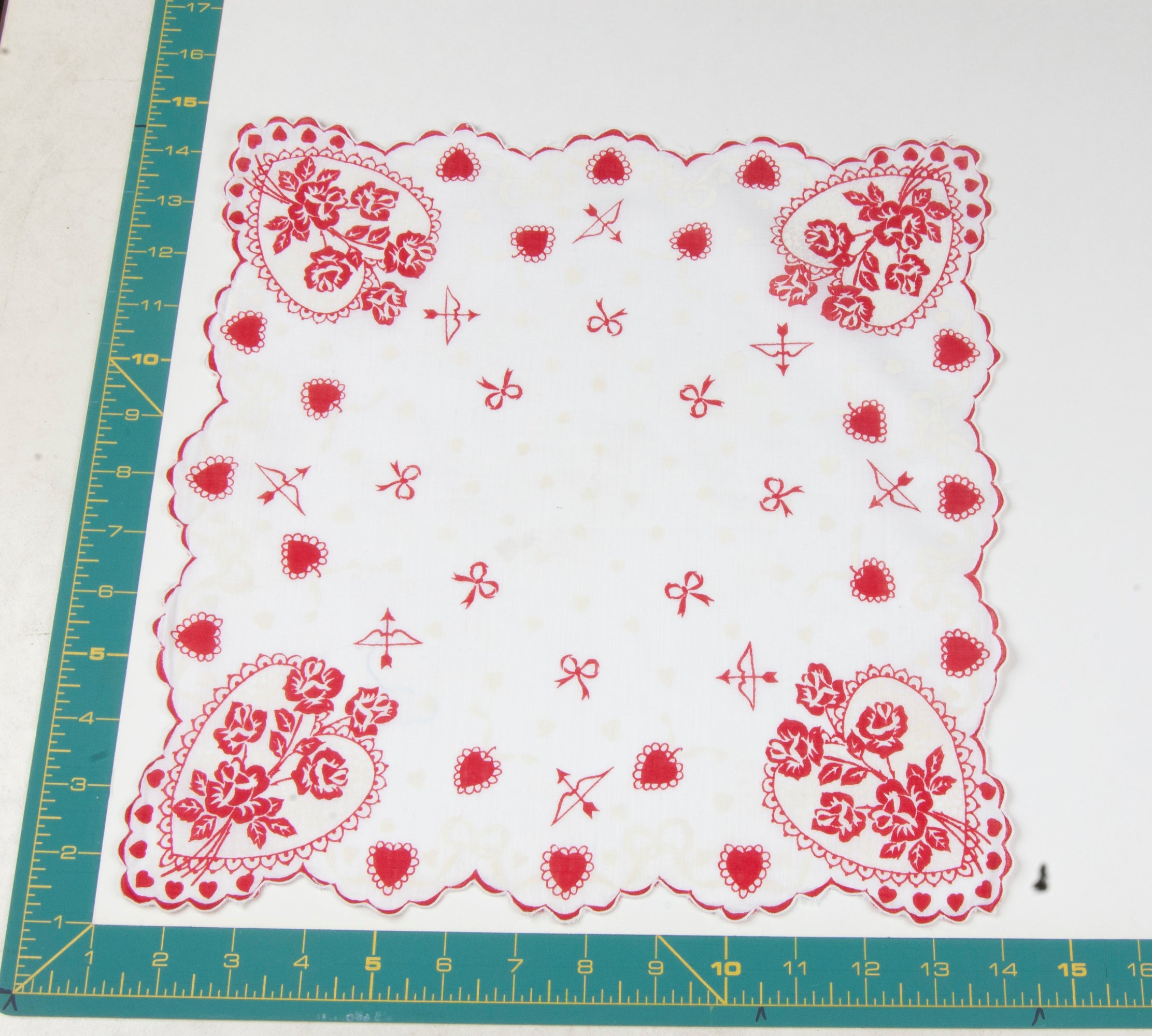 Heart/Valentines vintage handkerchief - h0139