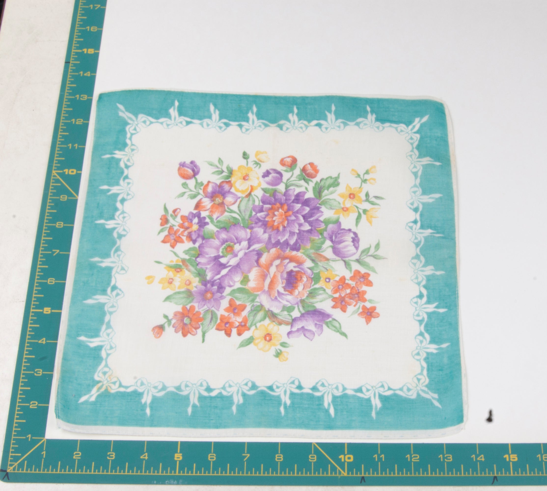 Floral vintage handkerchief - h0373