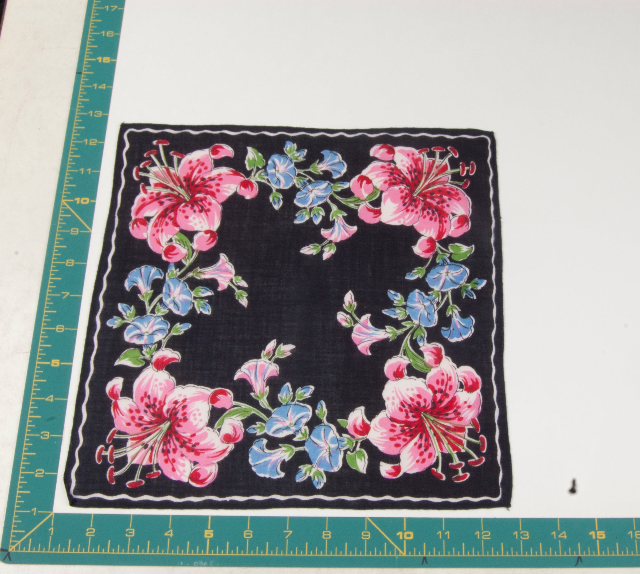 Floral vintage handkerchief - h0389