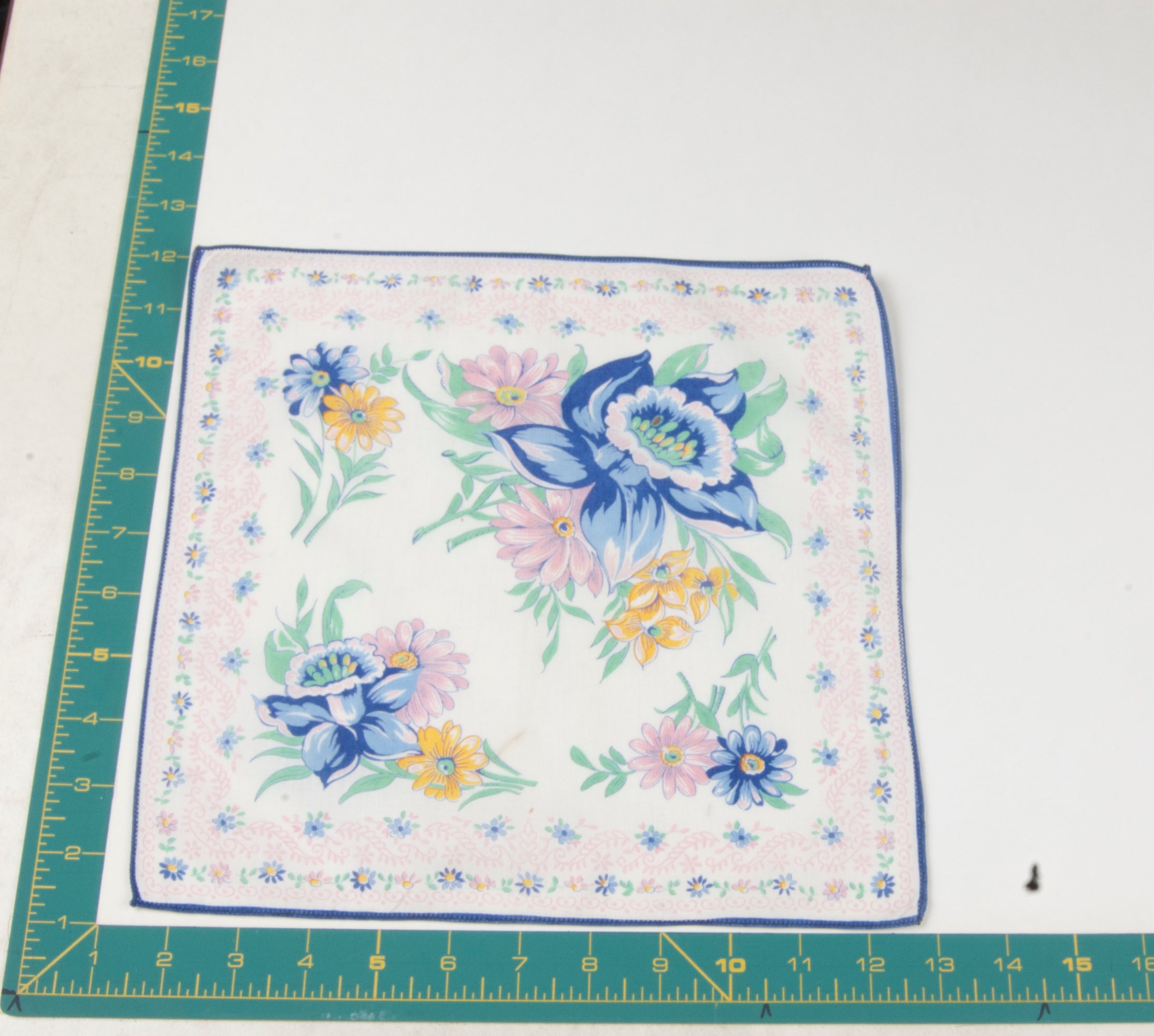 Floral vintage handkerchief - h0417
